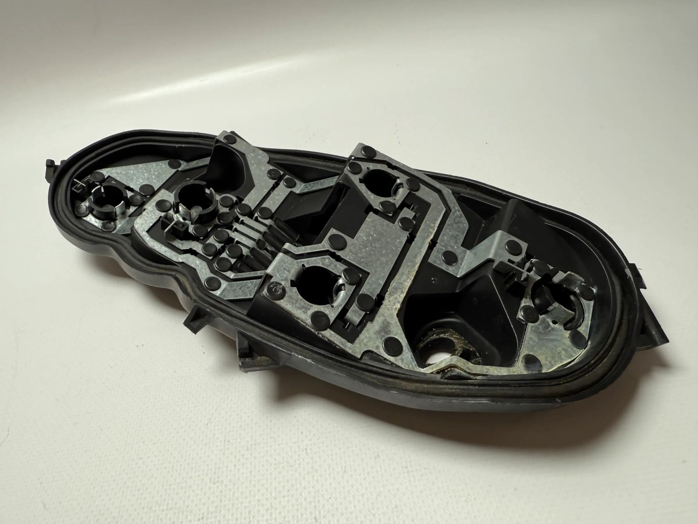 Original Opel Corsa D Lampenträger Rücklicht Links 88037853