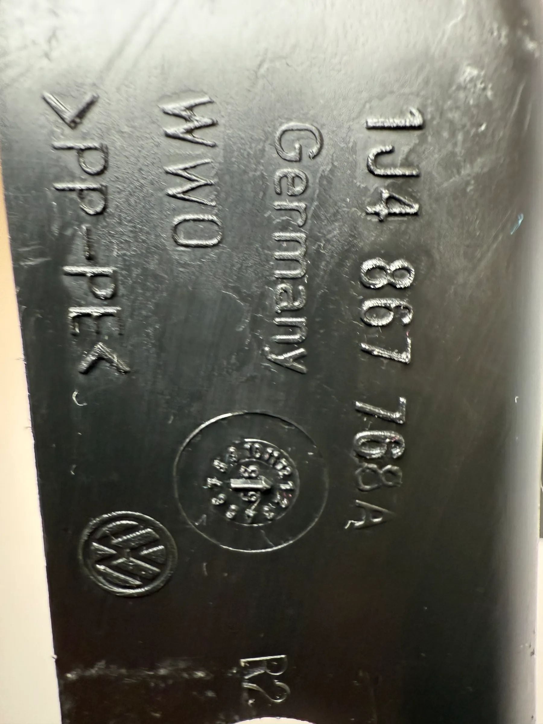 Oryginalna osłona boczna słupka C Volkswagen Golf 4 IV prawa 1J4867768A