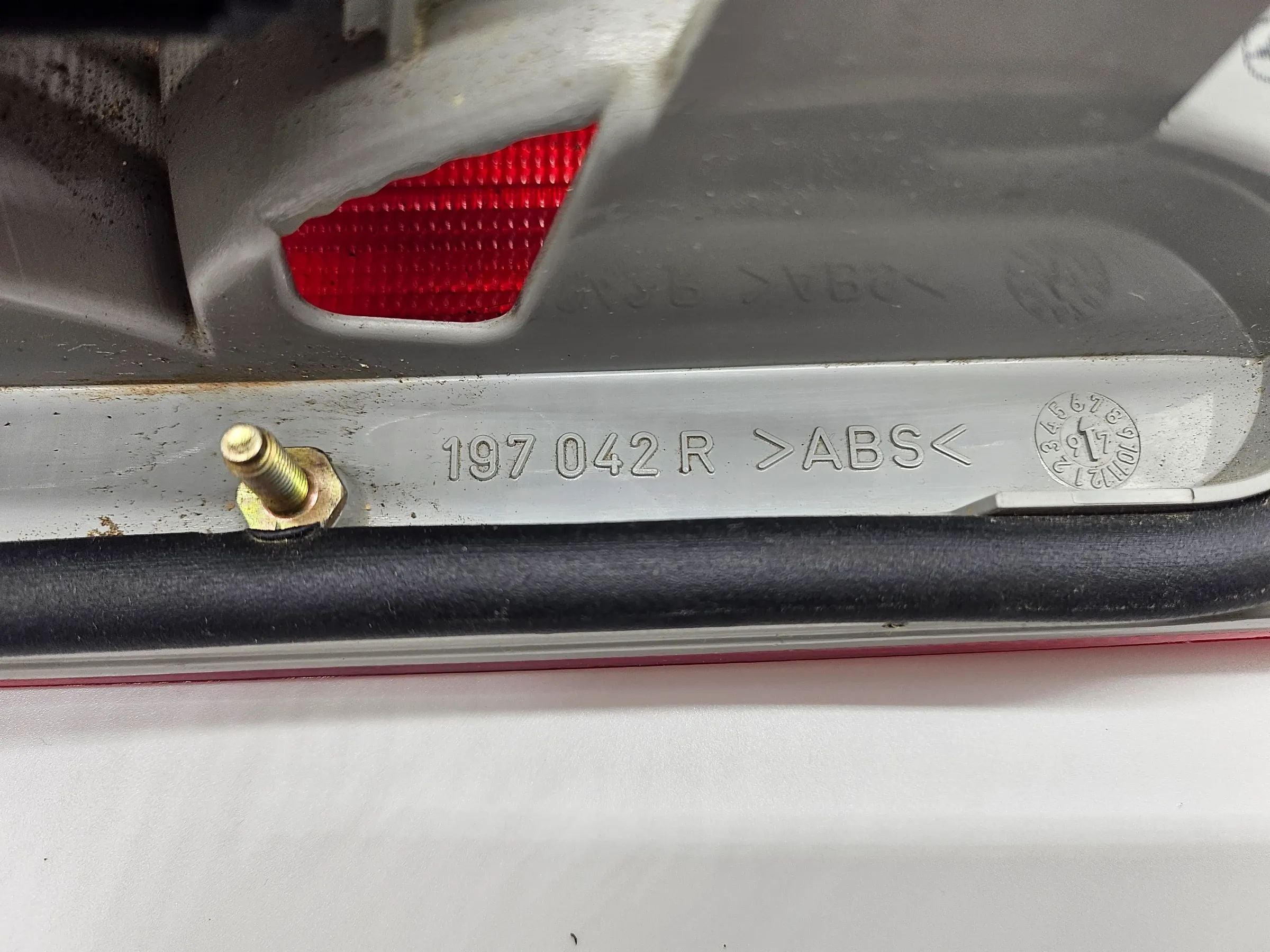 Oryginalna lampa tyłna Mercedes-benz E 200 W210 prawa A2108200264