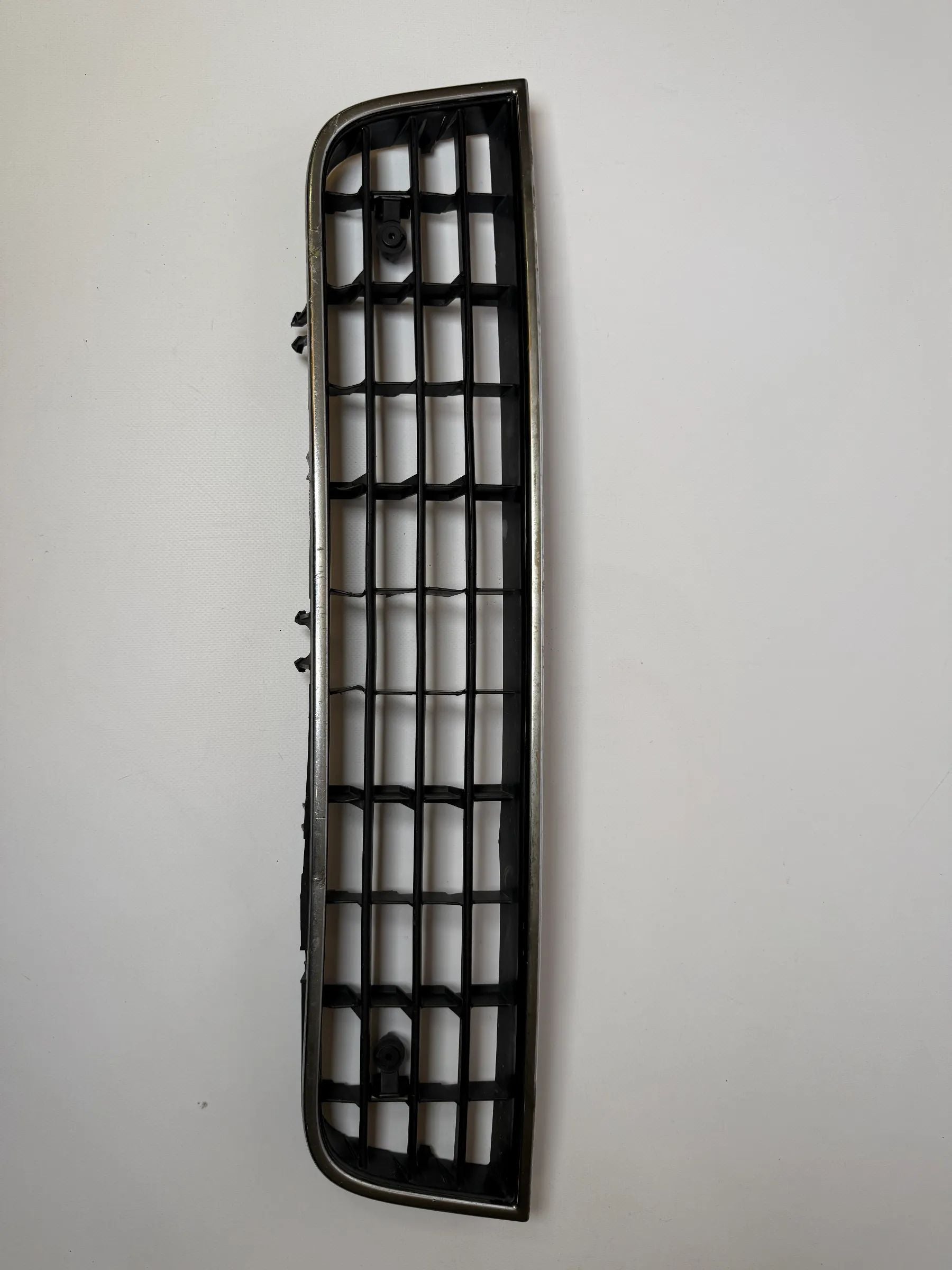 Oryginalna ATRAPA CHŁODNICY AUDI A6 4B Grill Przedni Środkowy 4B0807683L