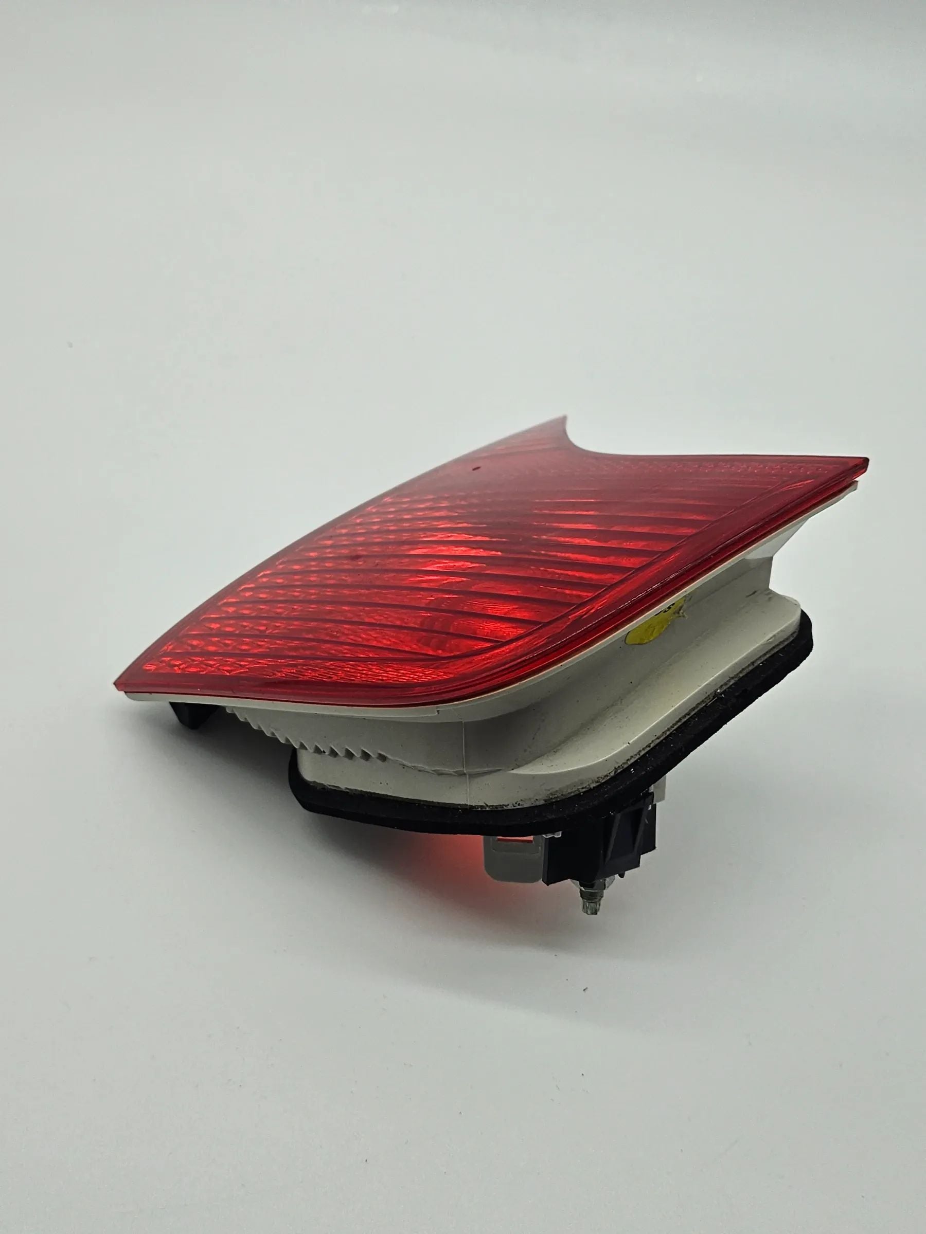Oryginalna tylna lampa prawa wewnętrzna Audi A4 8E B7 Limo 8E5945094