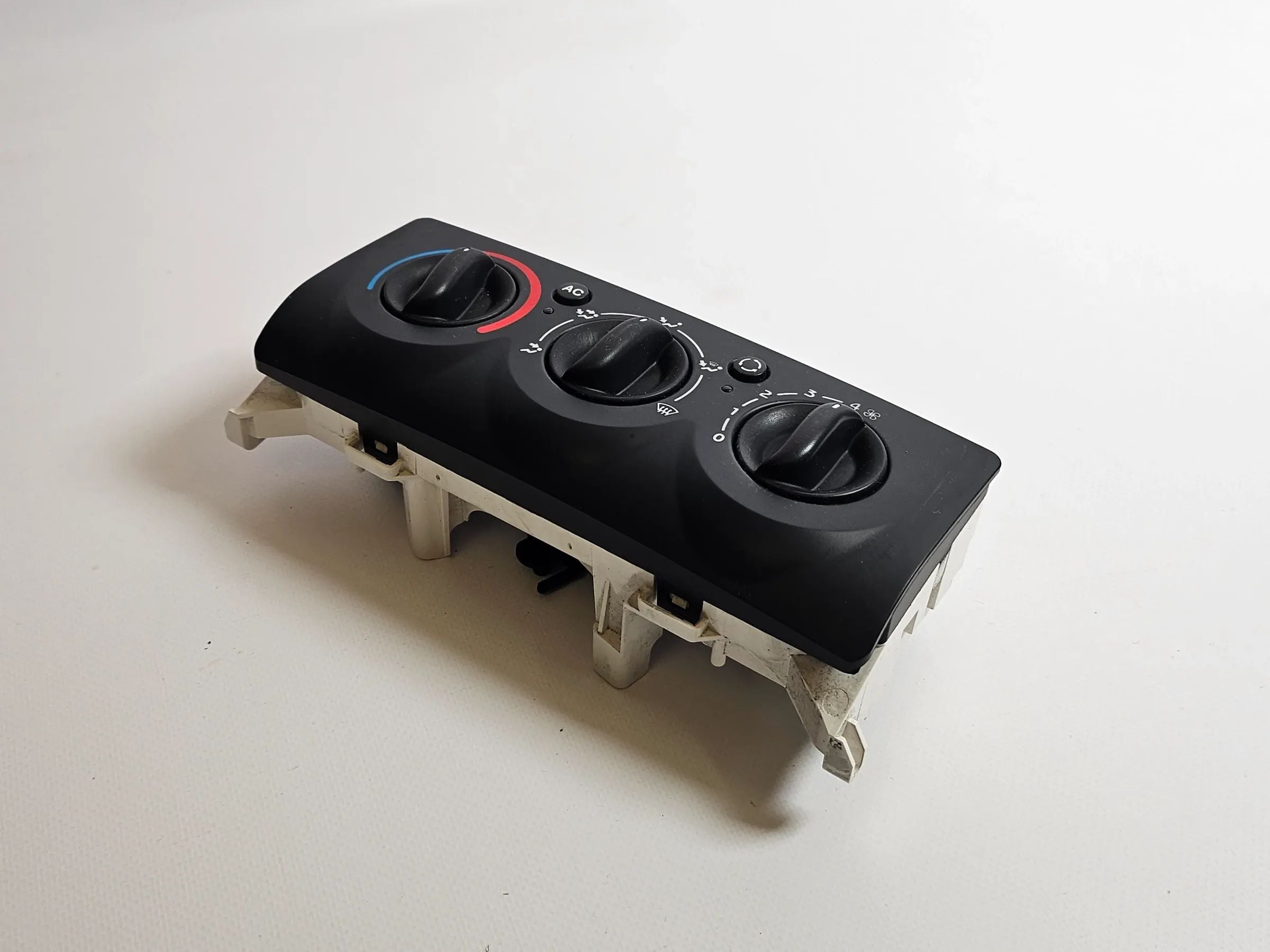 Original Renault Clio  2  II  B  Klimabedienteil A82000100 69520015