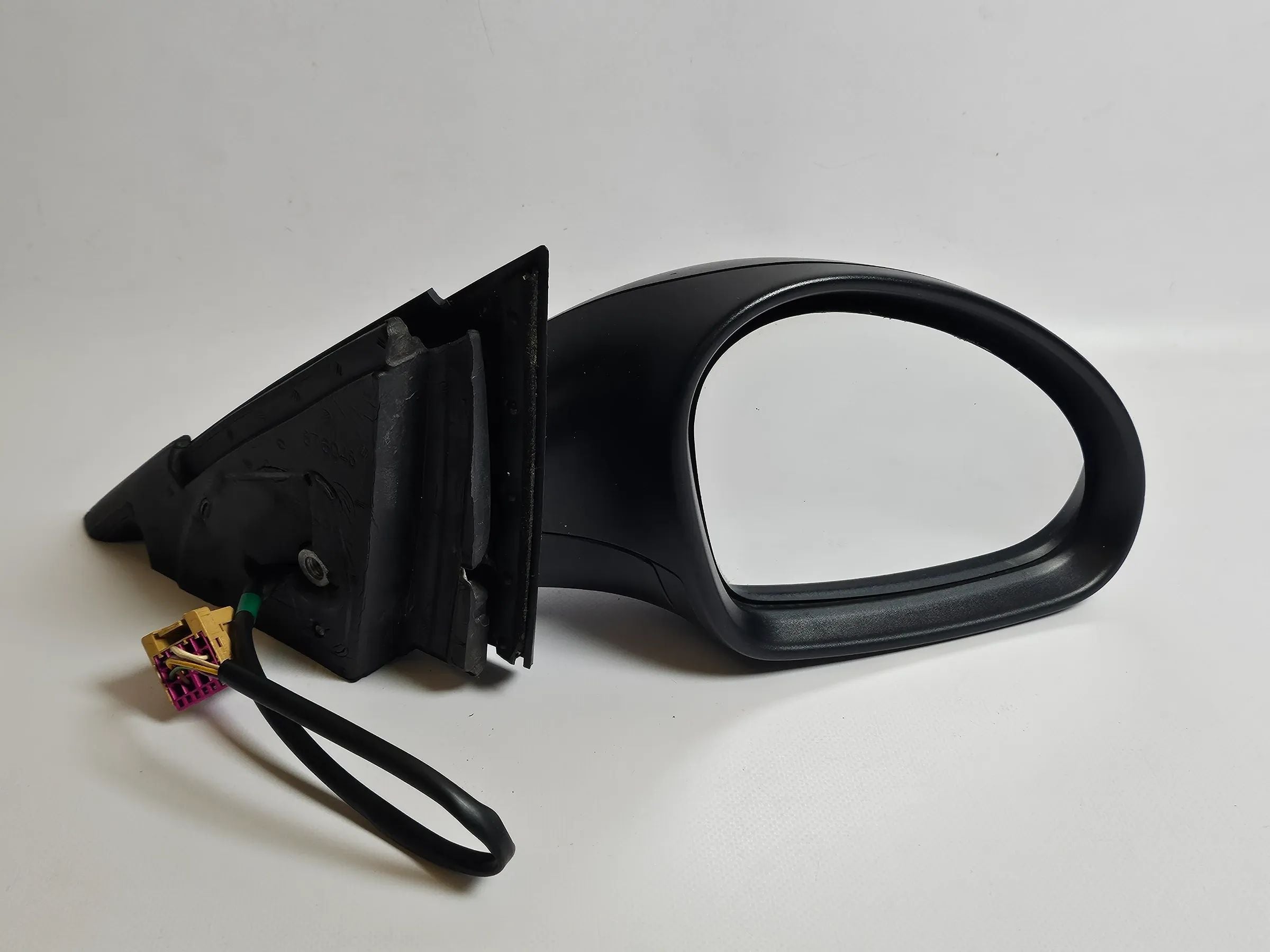 Oryginalne lusterko zewnętrzne Seat Ibiza 6L prawe elektryczne czarne 836194