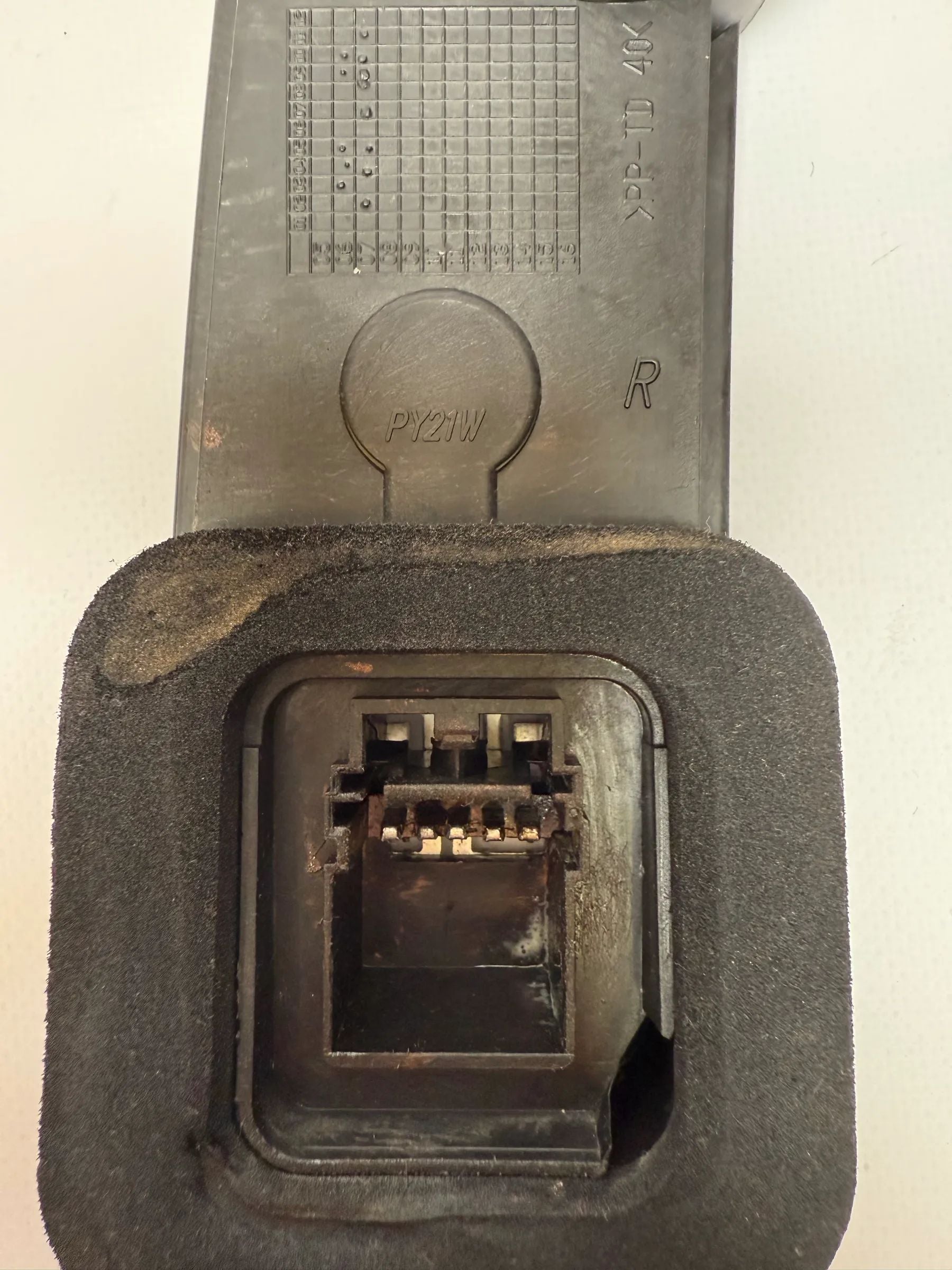 Oryginalny wspornik lampy tylnej prawa Renault/Dacia Logan/Duster 6001551284