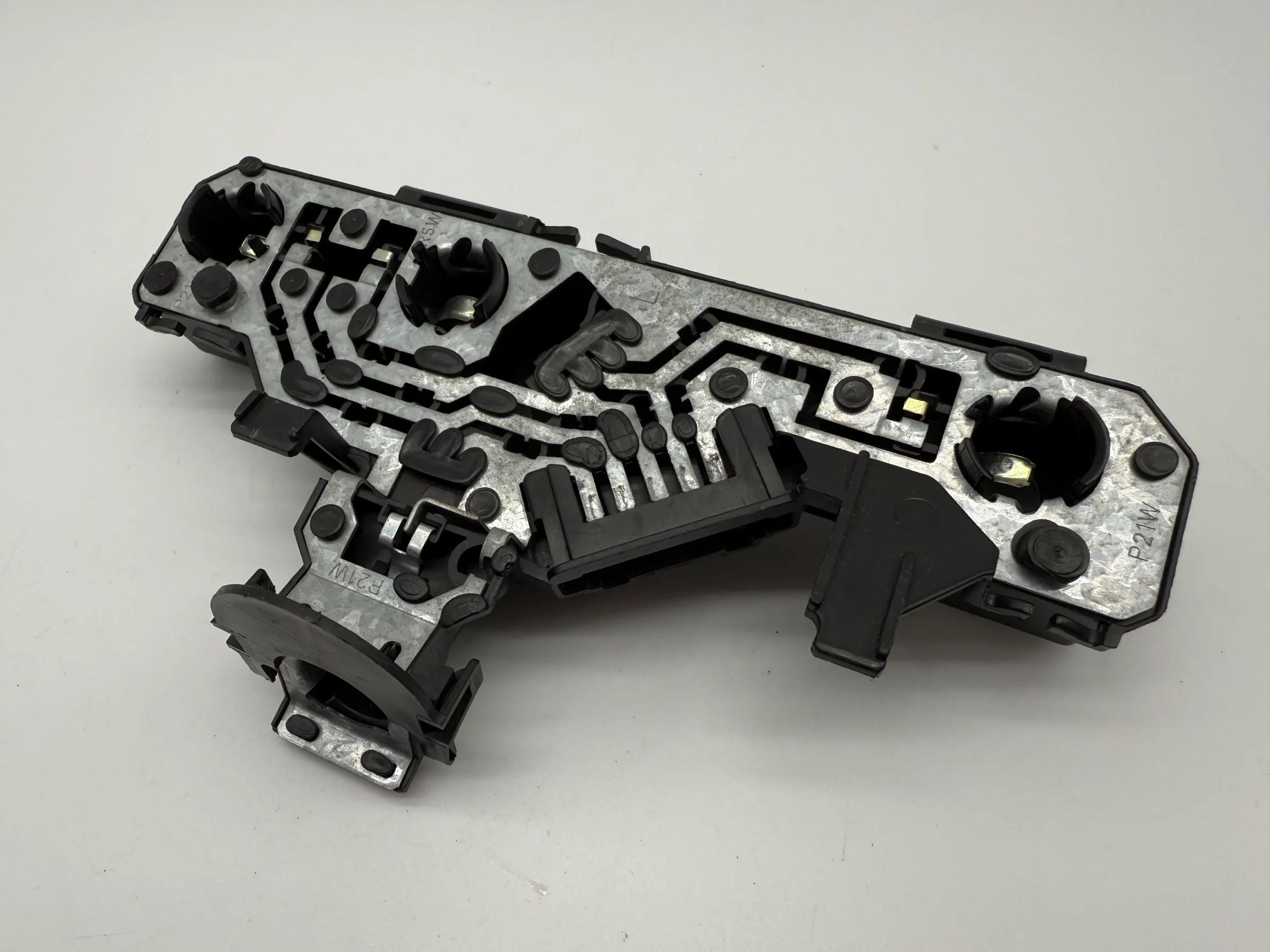 Oryginalny uchwyt lampy tylnej VW Polo 6N/6KV lewy 6N0 945 257 / 962 565