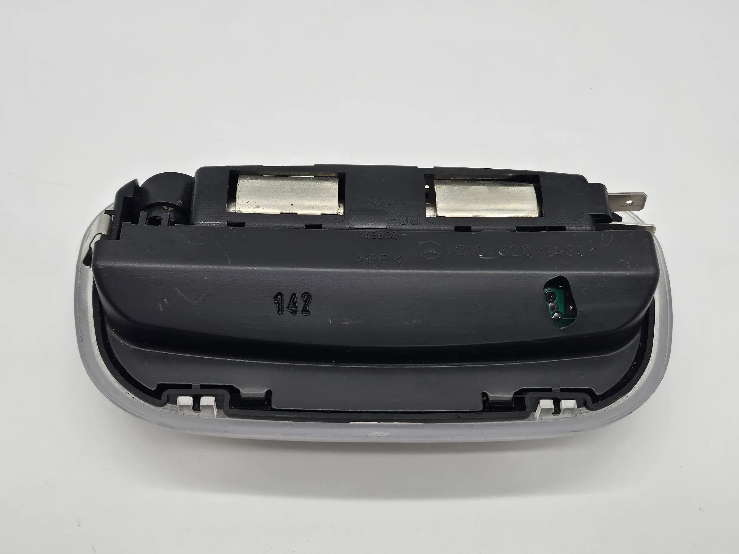 Mercedes Benz MB W210 W203 MOPF PDC Anzeige HINTEN Innenraumleuchte 2108201401