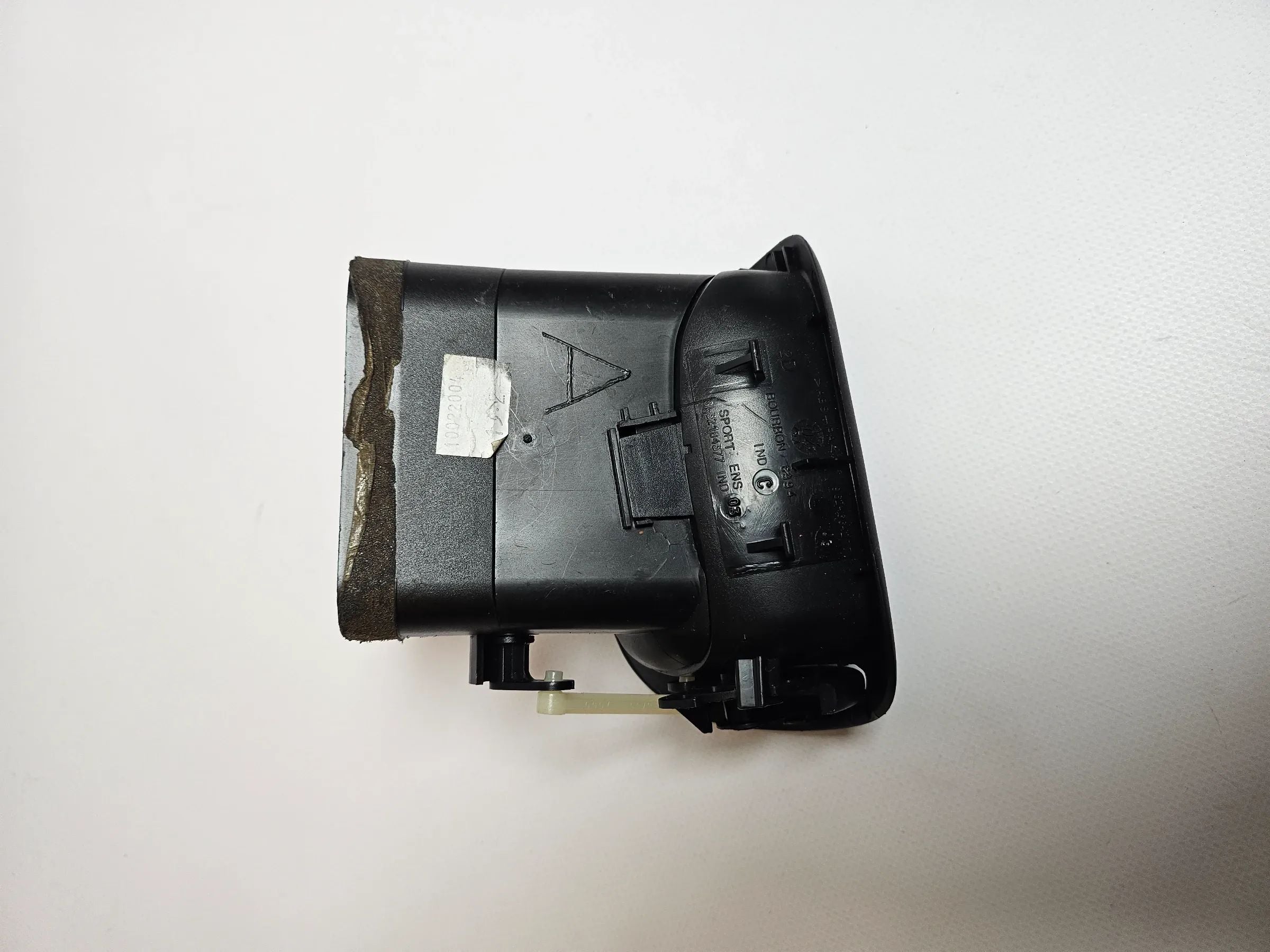 Peugeot 206 CC dysza powietrzna wlot powietrza kratka wentylacyjna prawa 9632184377