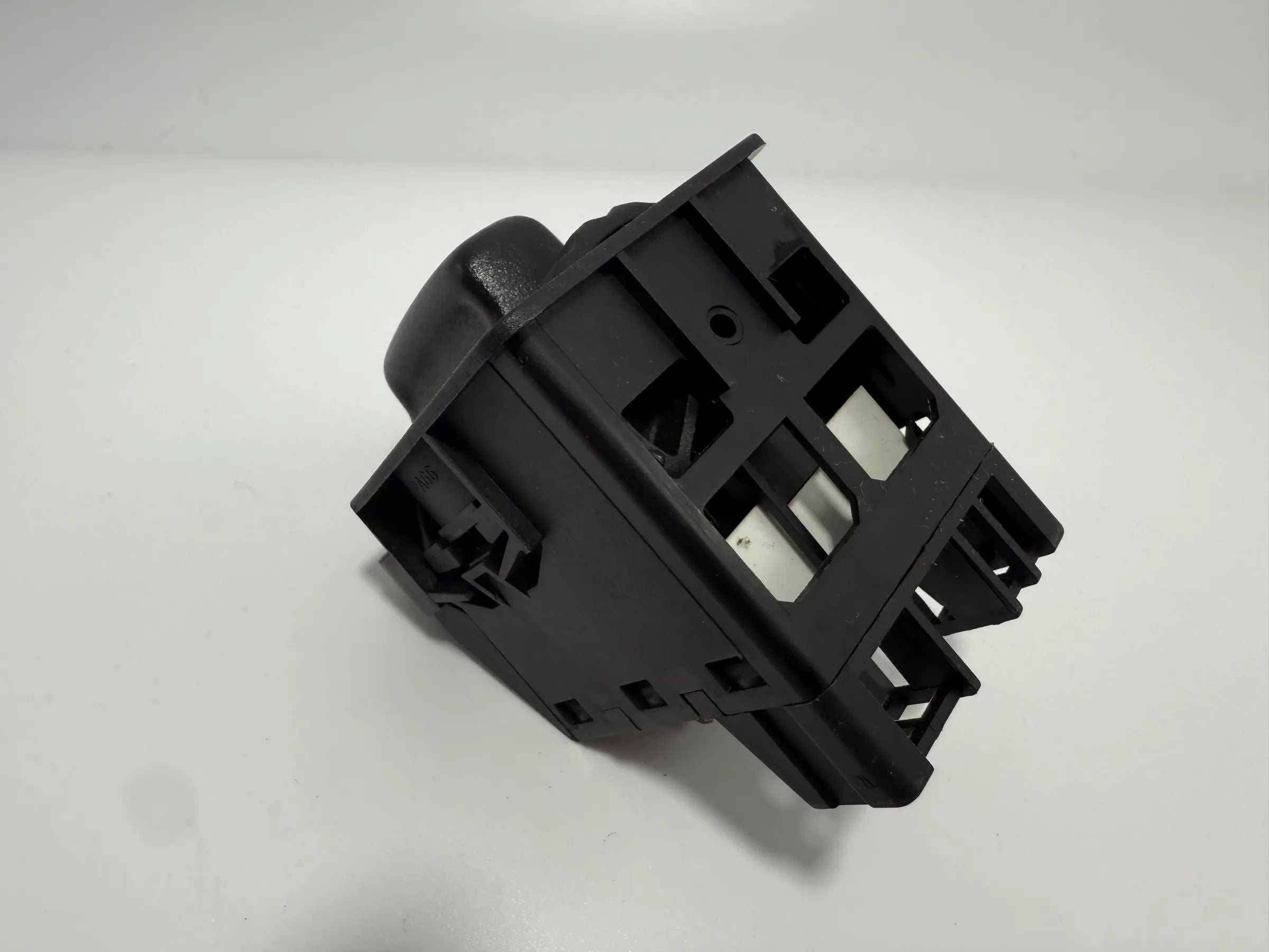 Oryginalny przełącznik świateł głównych Opel Corsa B / Agila A 90481764