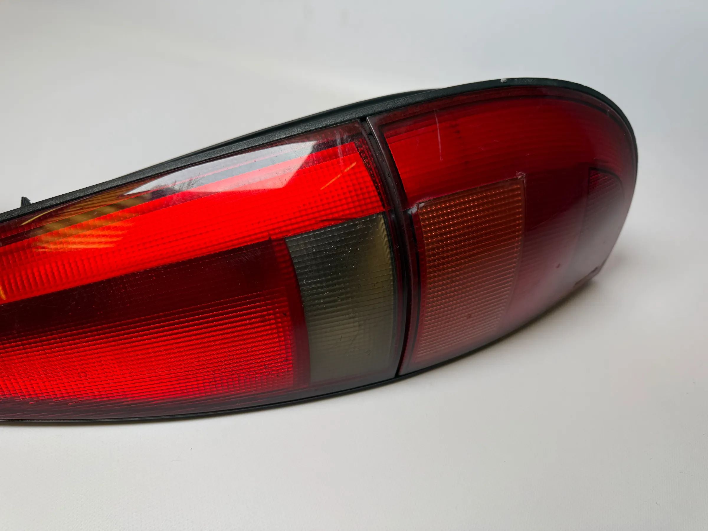 Oryginalne tylne światło lewe Renault Laguna I (56) Valeo 2261