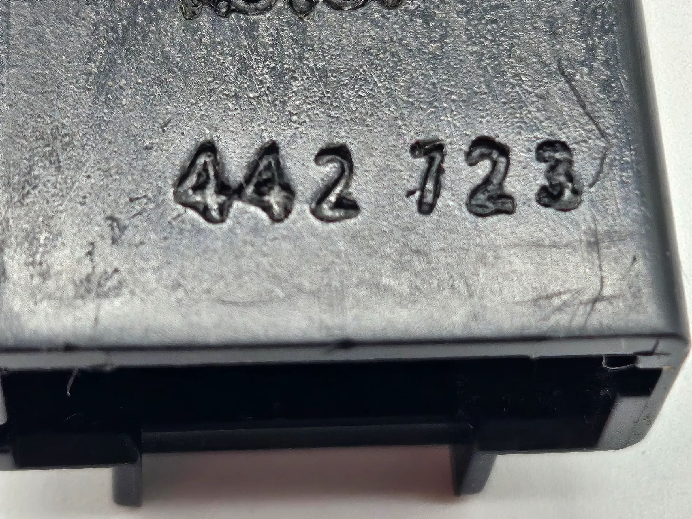 อะไหล่แท้ Renault Clio 2 II สวิตช์ไฟฉุกเฉิน Warnblinker A7170 442723A