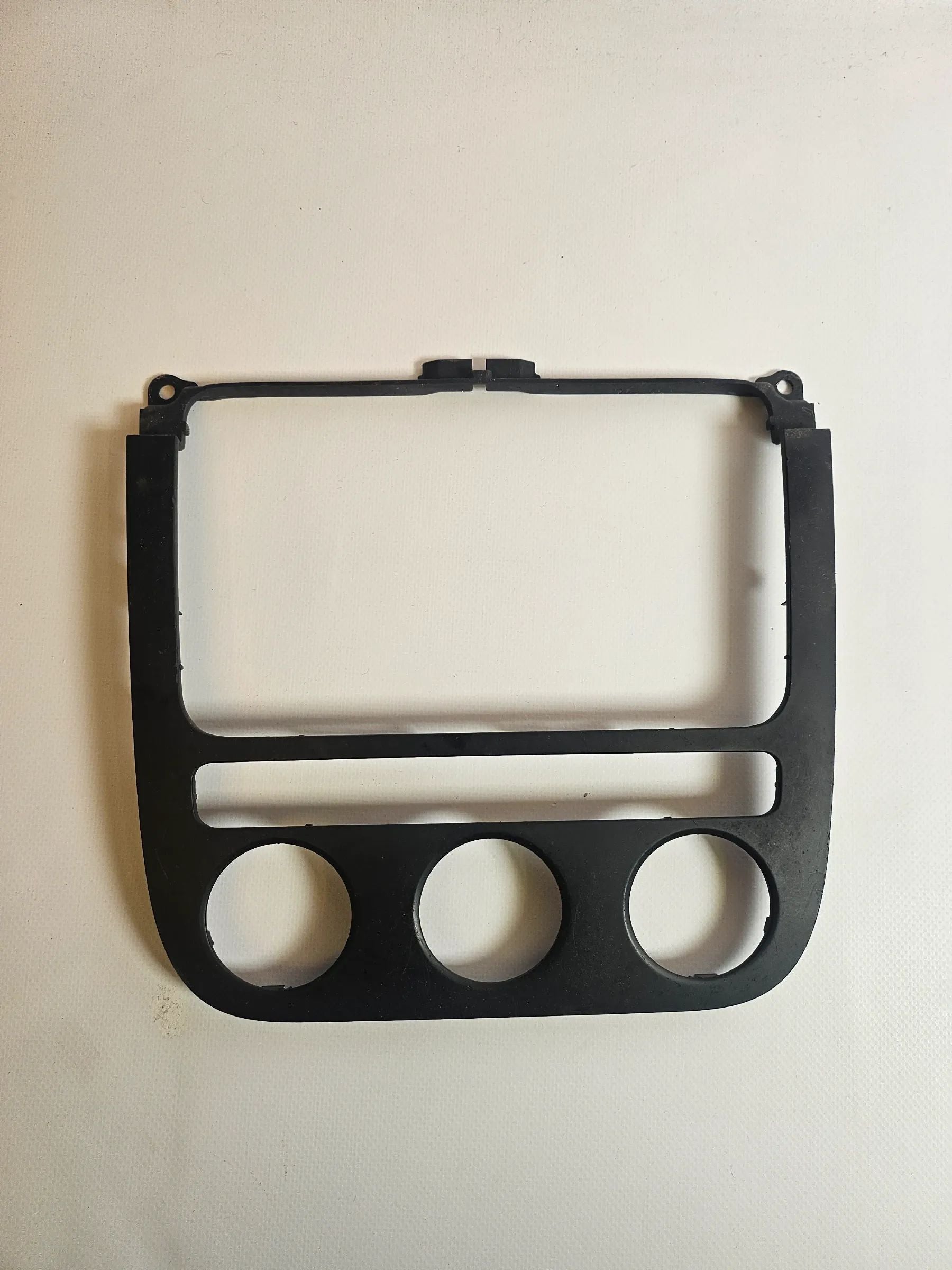 Oryginalna osłona konsoli środkowej radia i ogrzewania VW Golf V 1K 1K0858071A