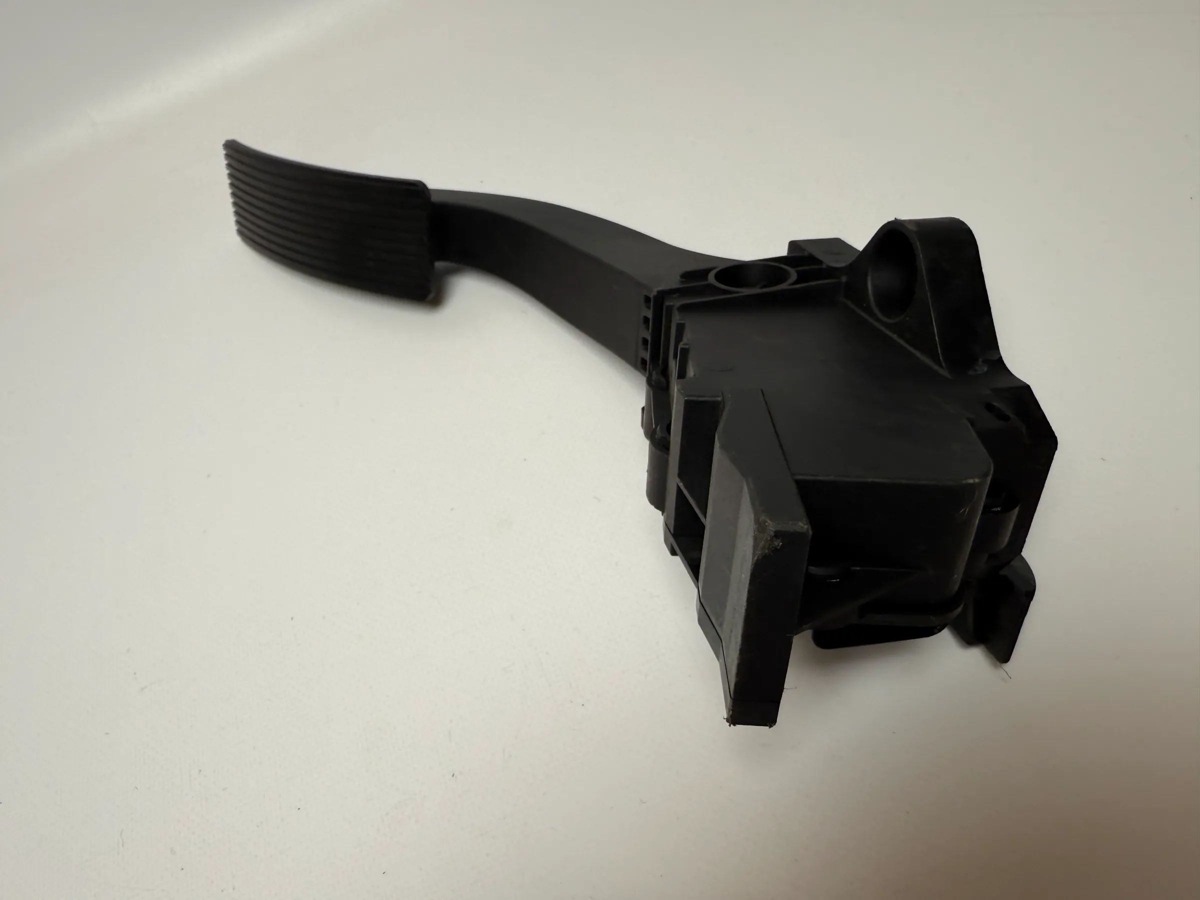 Original Mercedes-Benz B-Class B180 W246 accelerator pedal potentiometer A2463001404 