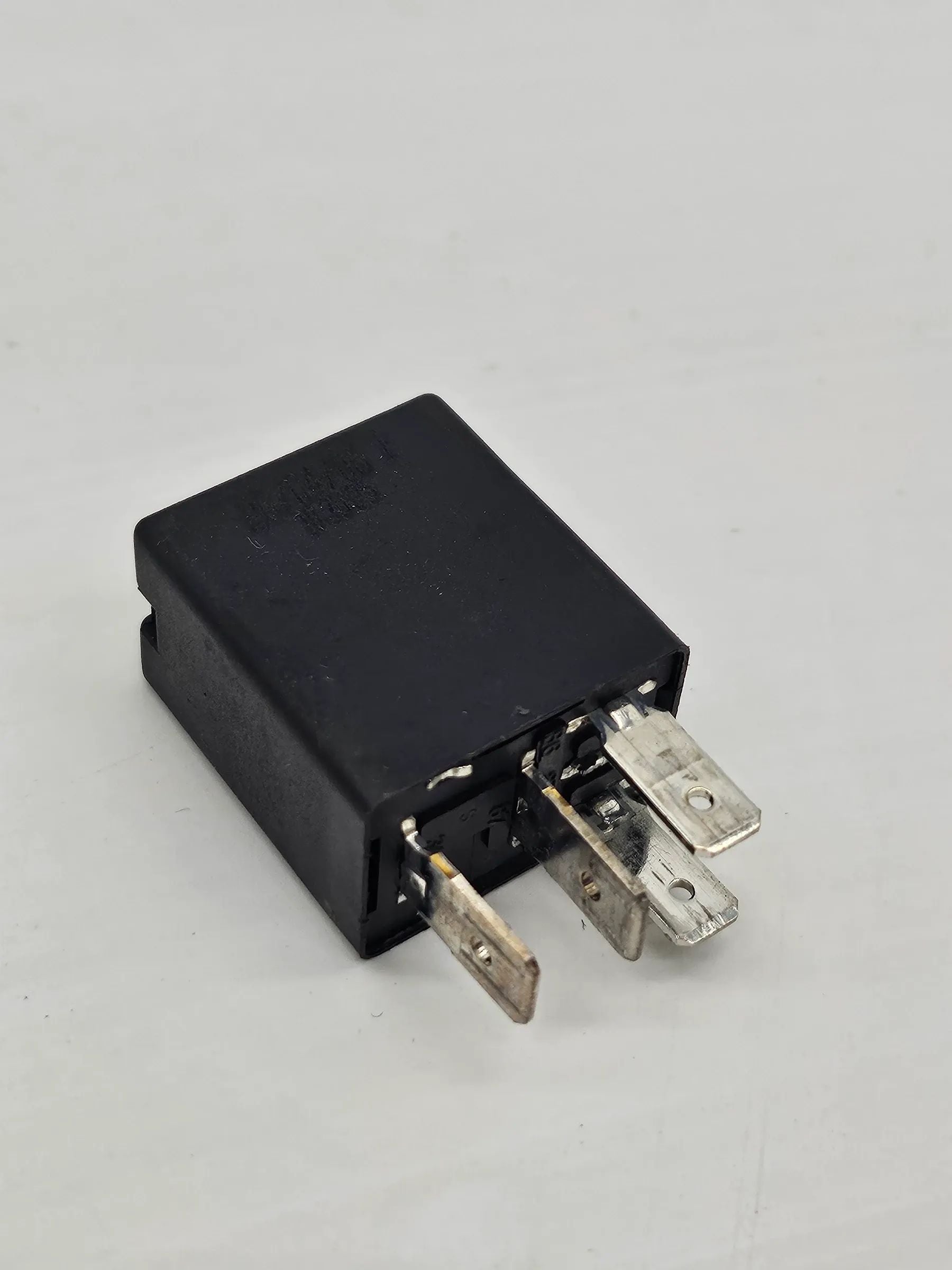 Alfa Romeo 147 (937) Relay Working Relay Contact Relay BLACK B047 46520411 