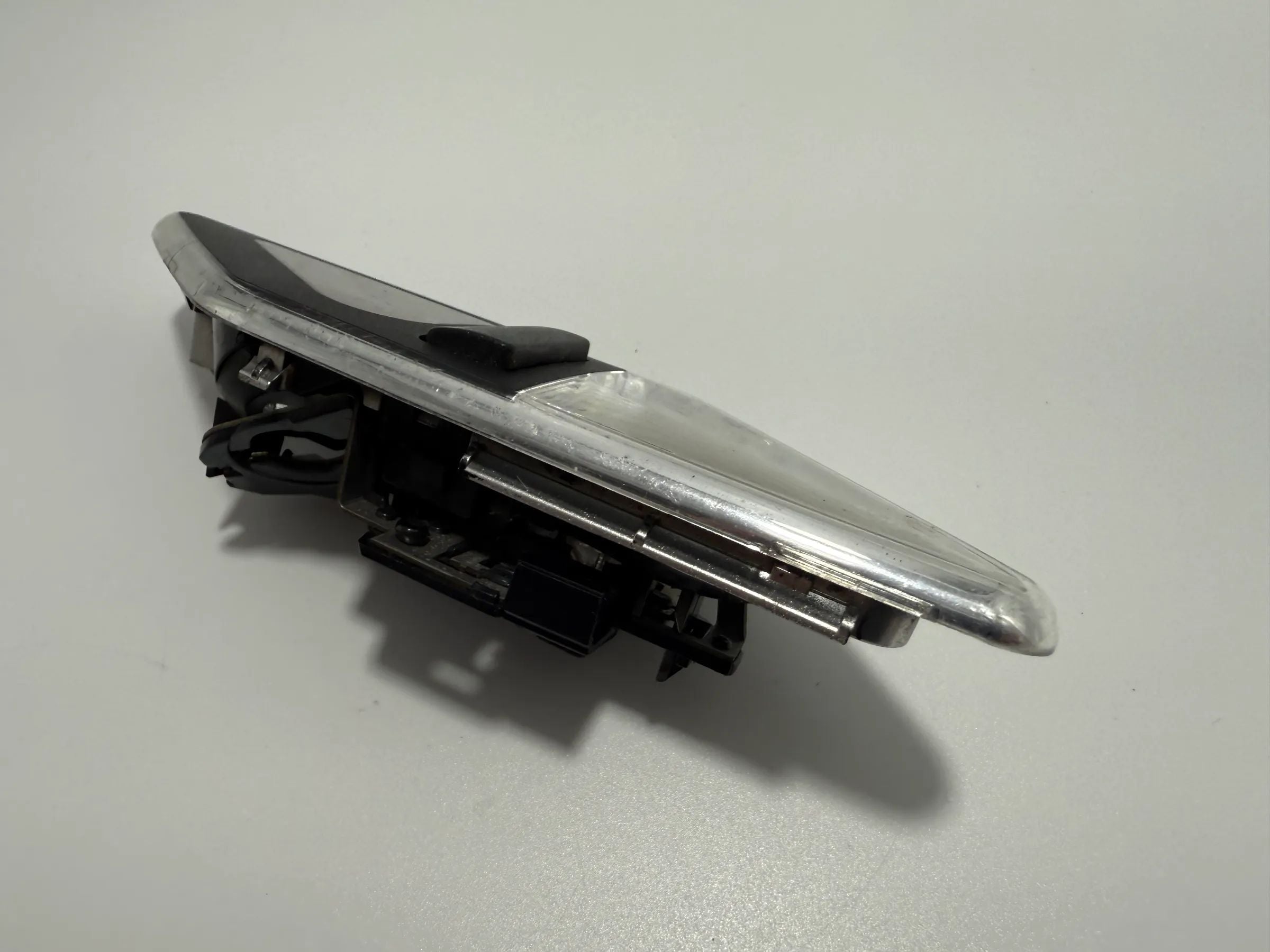 Оригинальная внутренняя лампа чтения BMW 3 серии (E46) задняя левая 8375585