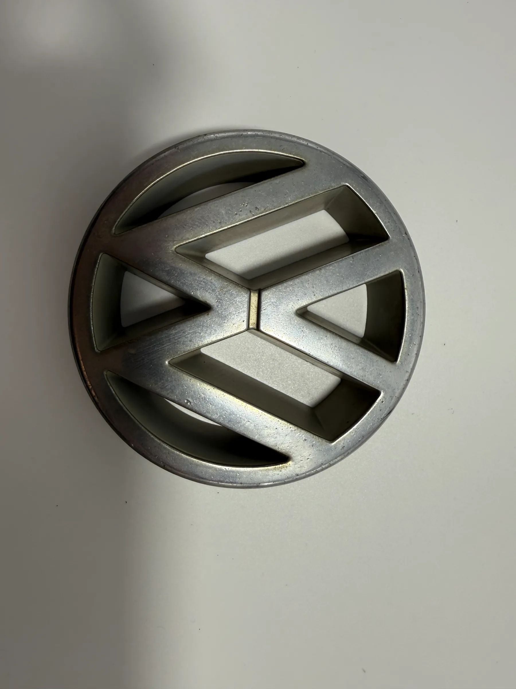 Original VW Zeichen Schriftzug Logo Emblem Wappen Schriftzug 3A0853601