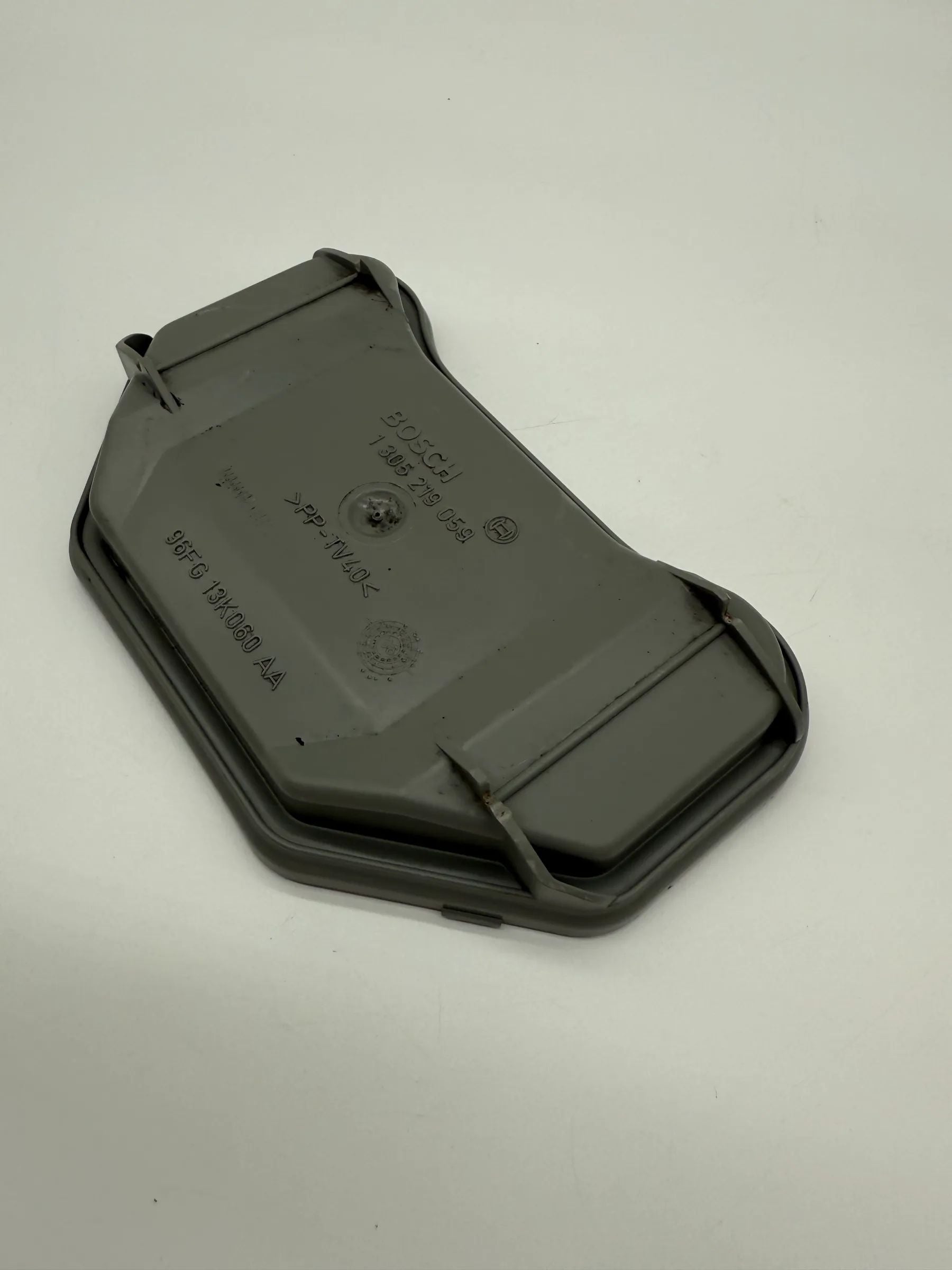 Oryginalna zaślepka pokrywy reflektora Ford Fiesta prawa/lewa 1305219059