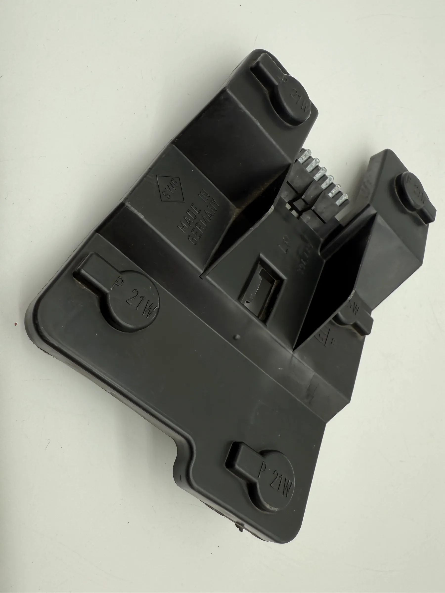 Support de feu arrière gauche Opel Astra (F) 1992 394.449