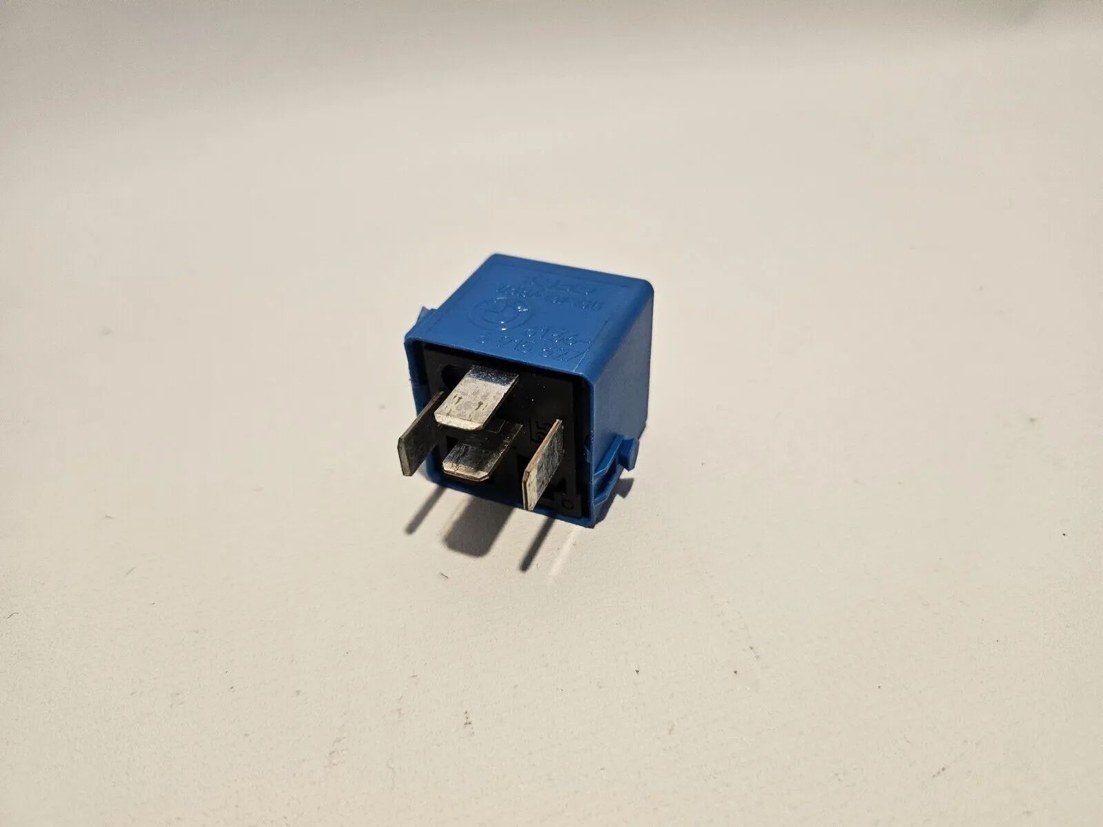 Оригинальное реле синее 6915327 БМВ 3 серия Е36 Е46 5 серия Е39