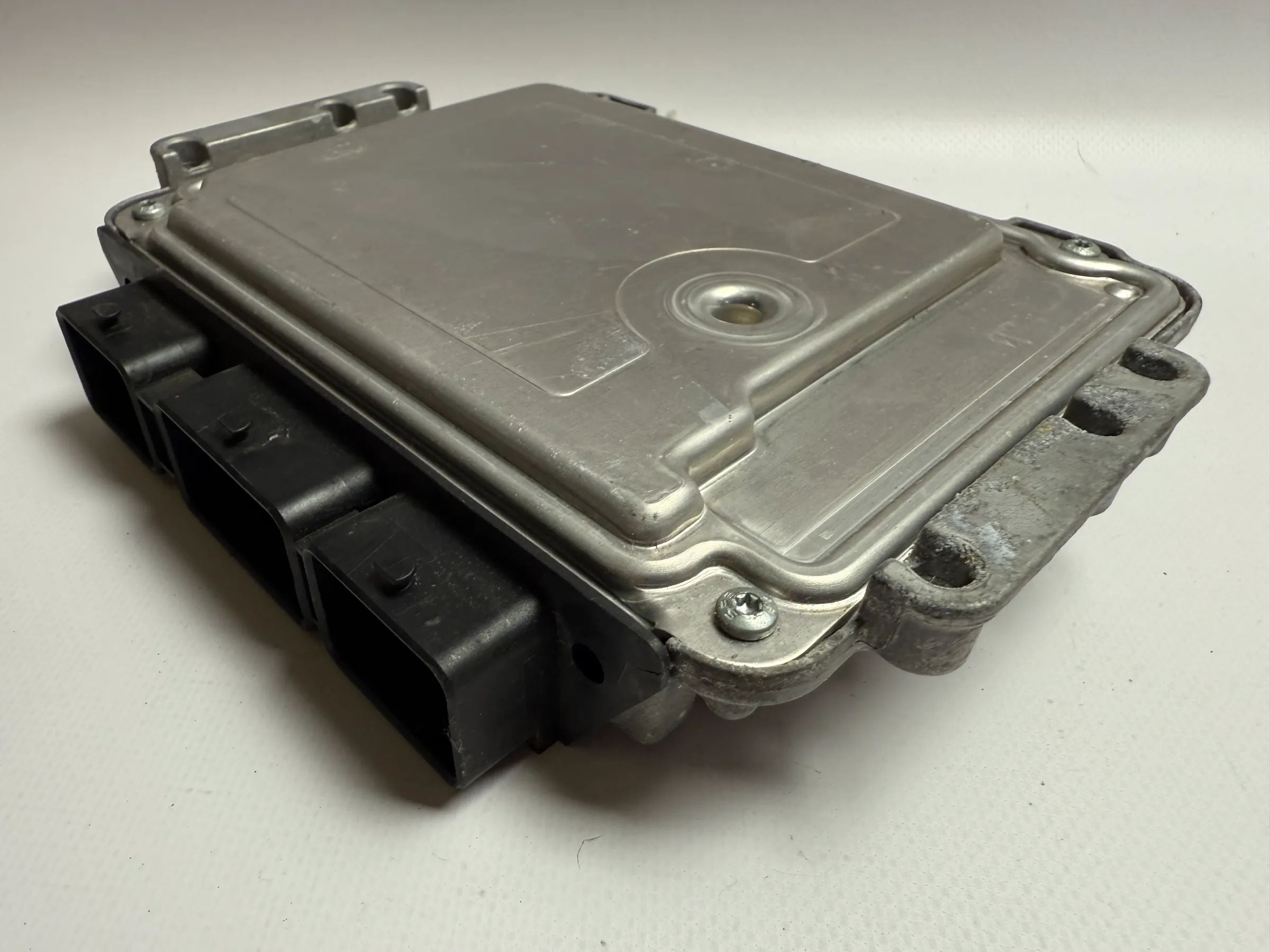 Original Renault Megane Scenic 1.9 DCI Boîtier de Gestion Moteur 8200527725 / 0281012589