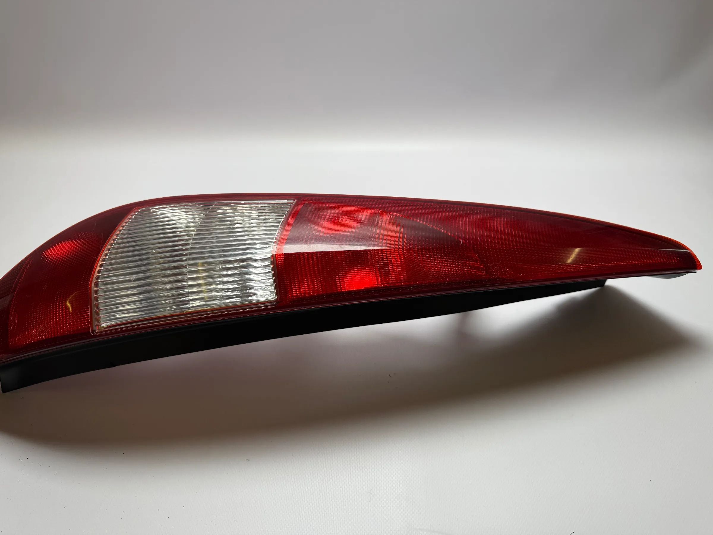 Original Ford Mondeo III (B5Y/BWY) Piloto Trasero Izquierdo 1S71-13405-C LH