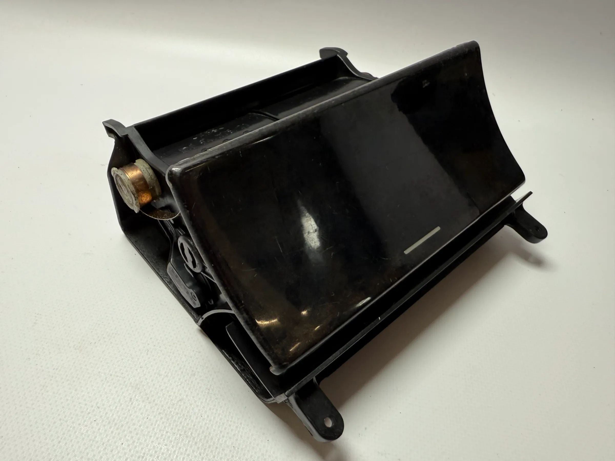 Cinzeiro Original Mercedes W208 C208 A208 CLK Avantgarde A2088100401