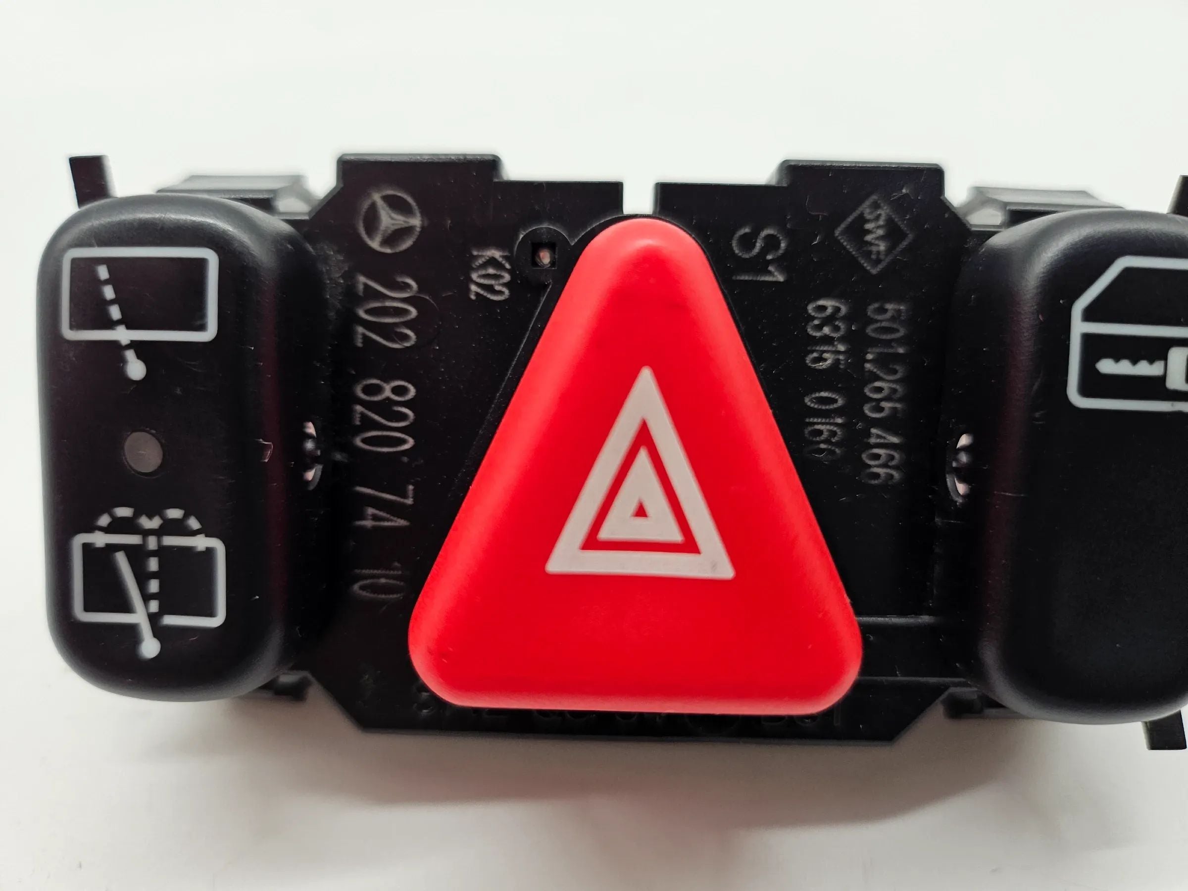 Original Mercedes-Benz C-Klasse W202 Interruptor de Pisca-alerta A2028207410