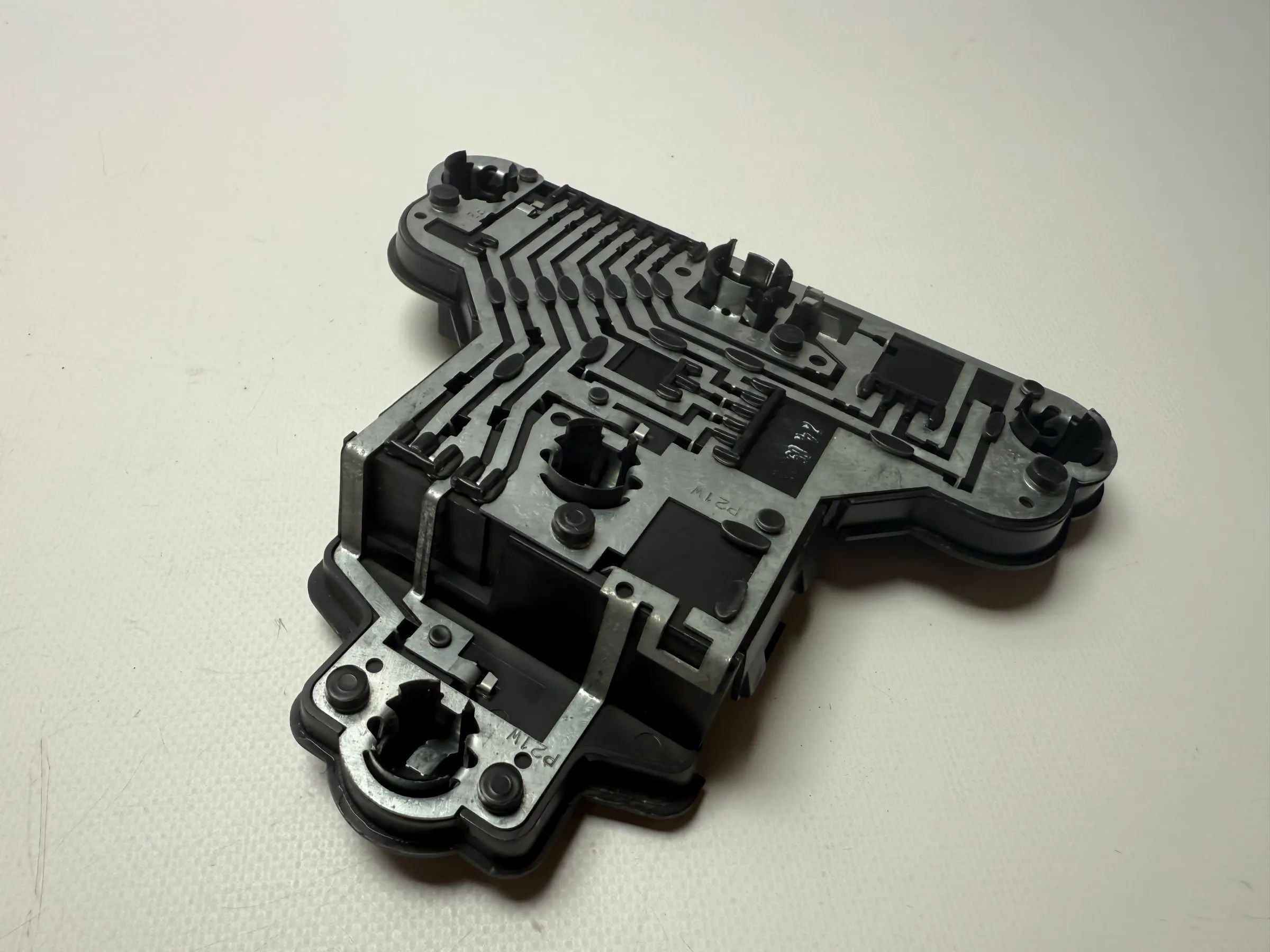 Оригинальный держатель лампы заднего фонаря VW Гольф 3 (VR6 GTI) 1H6 945 257