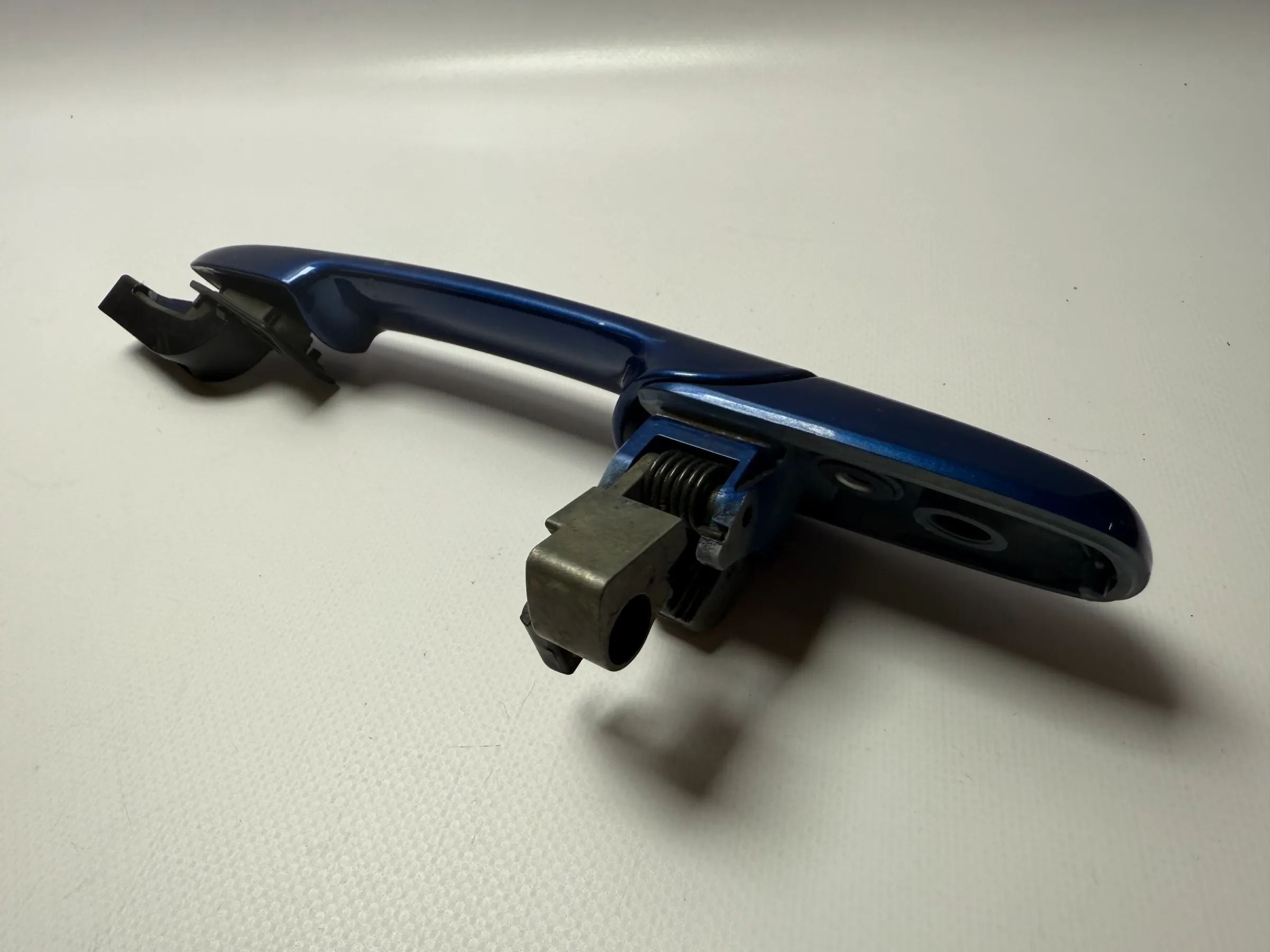 Оригинальная правая передняя синяя ручка двери Mazda 6 GJ6L