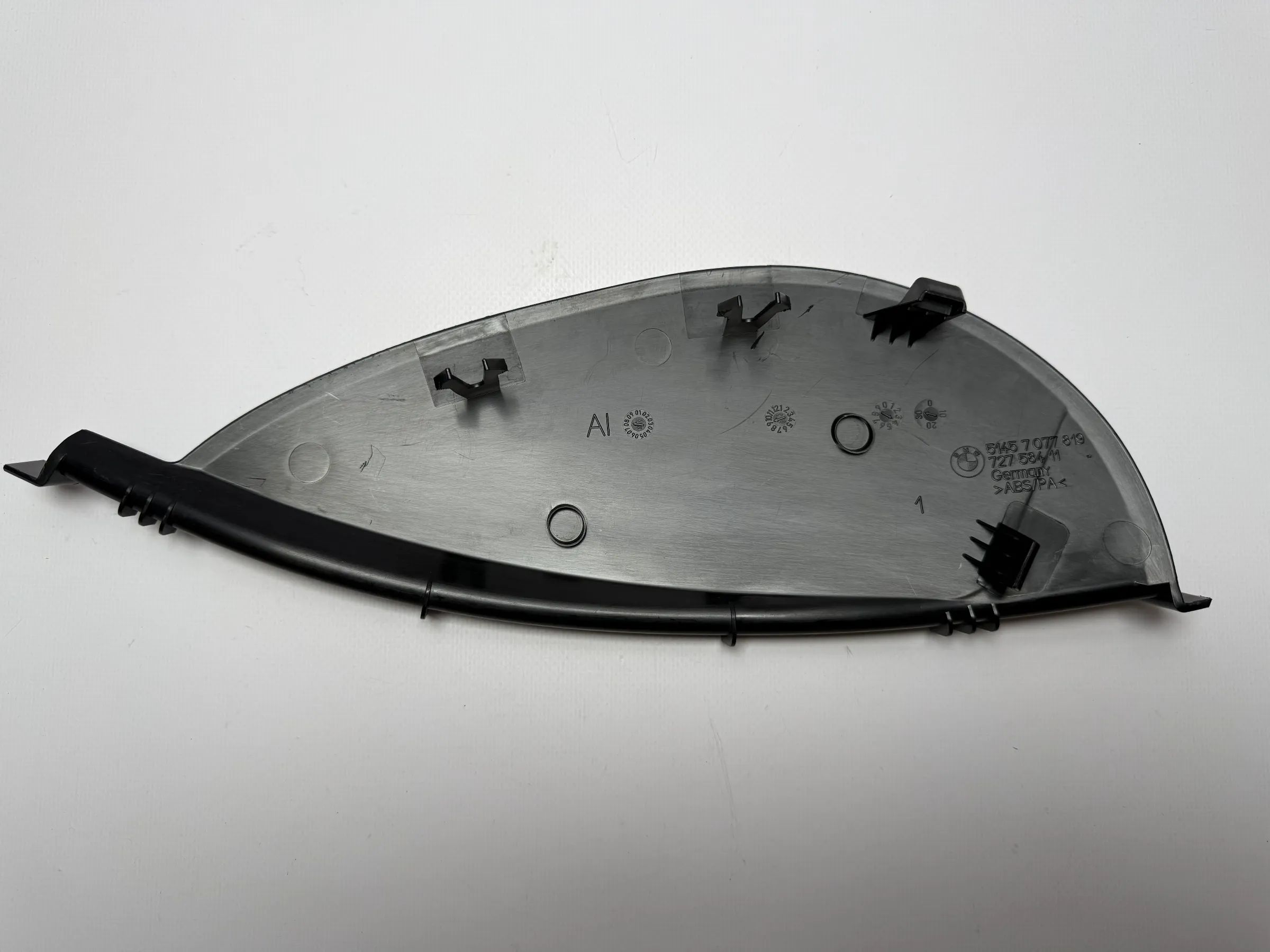 Оригинальная накладка панели приборов BMW 3 серии E90 E91 320D LCI 51457077819