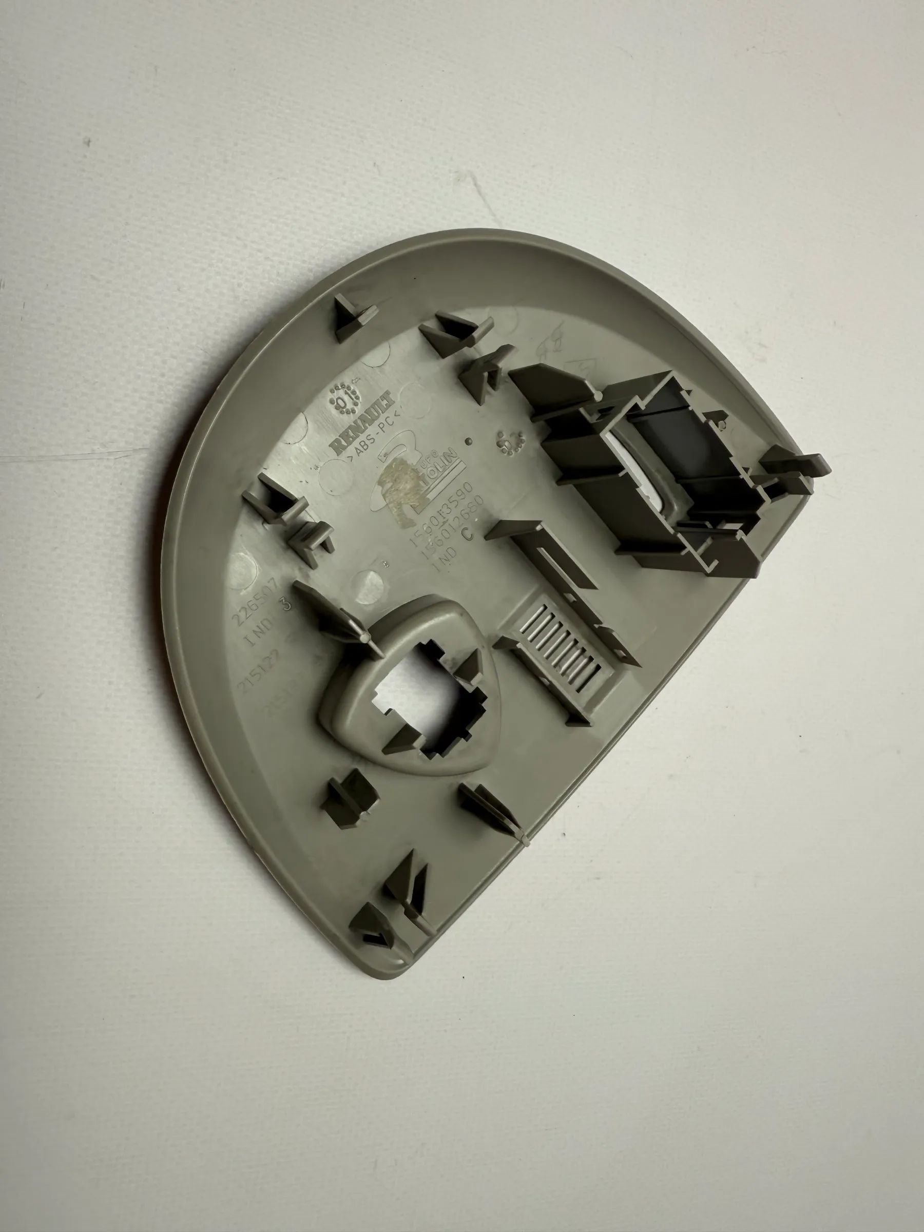 Оригинальная накладка переключателя аварийной сигнализации RENAULT ESPACE IV 156013590 / 156012680