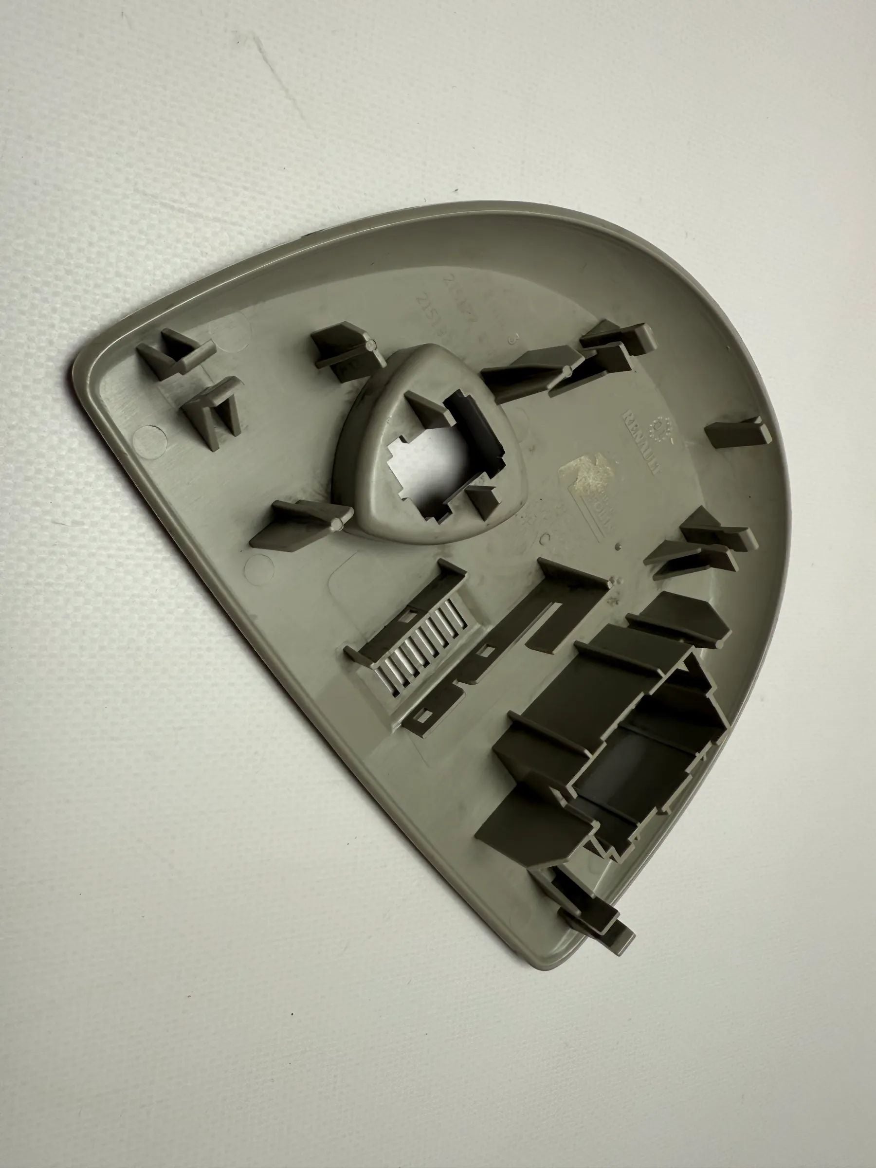 Оригинальная накладка переключателя аварийной сигнализации RENAULT ESPACE IV 156013590 / 156012680