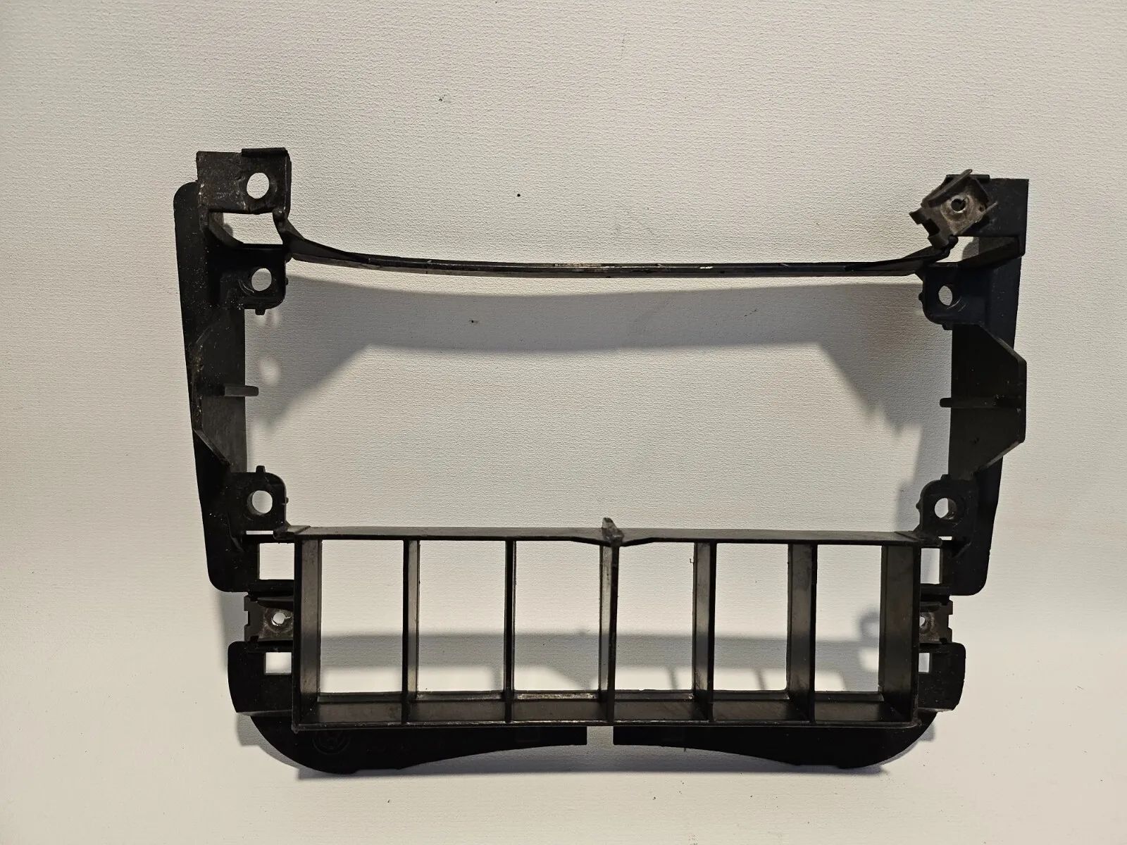 Оригинальная накладка рамки центральной консоли Volkswagen Polo 6N2 6N0858305C