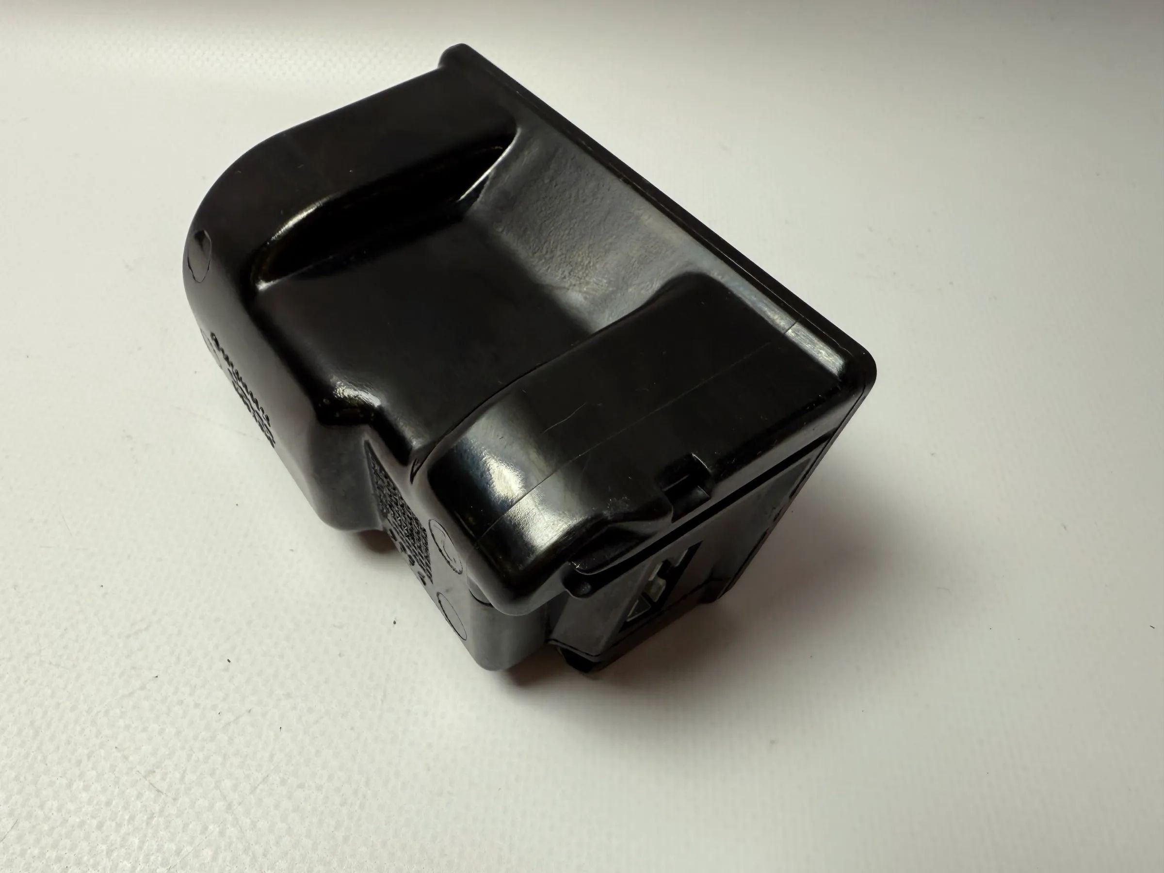 Originele Mercedes-Benz C-Klasse Asbak Middelconsole A2028100028