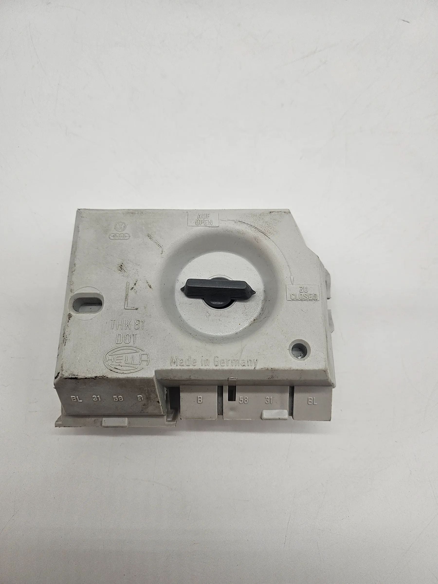 ORIGINAL AUDI 80 893945095 Lampenträger Rückleuchte  hinten links