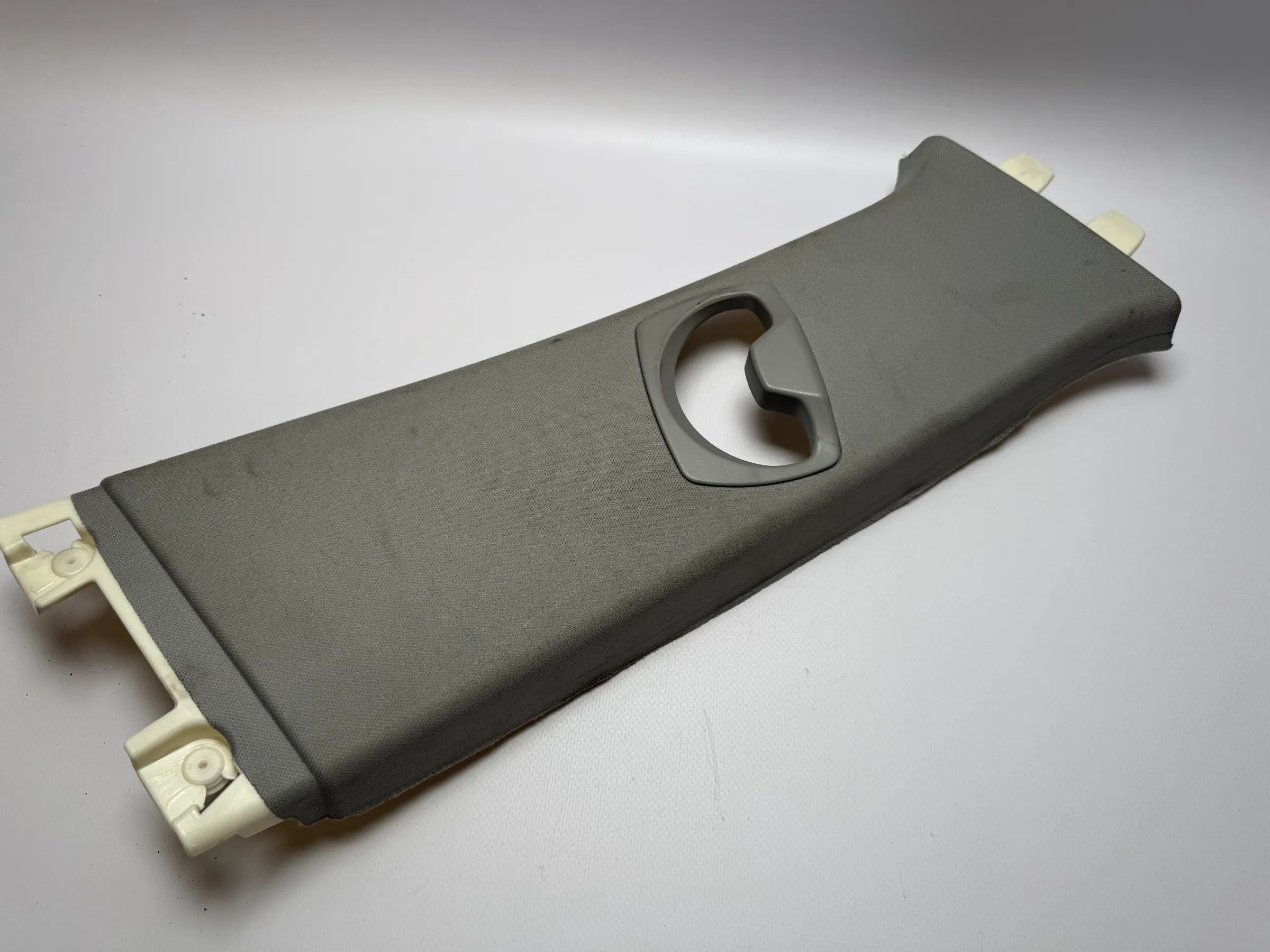 Оригинальная правая внутренняя обшивка средней стойки BMW 325d Touring с DPF 51437058336