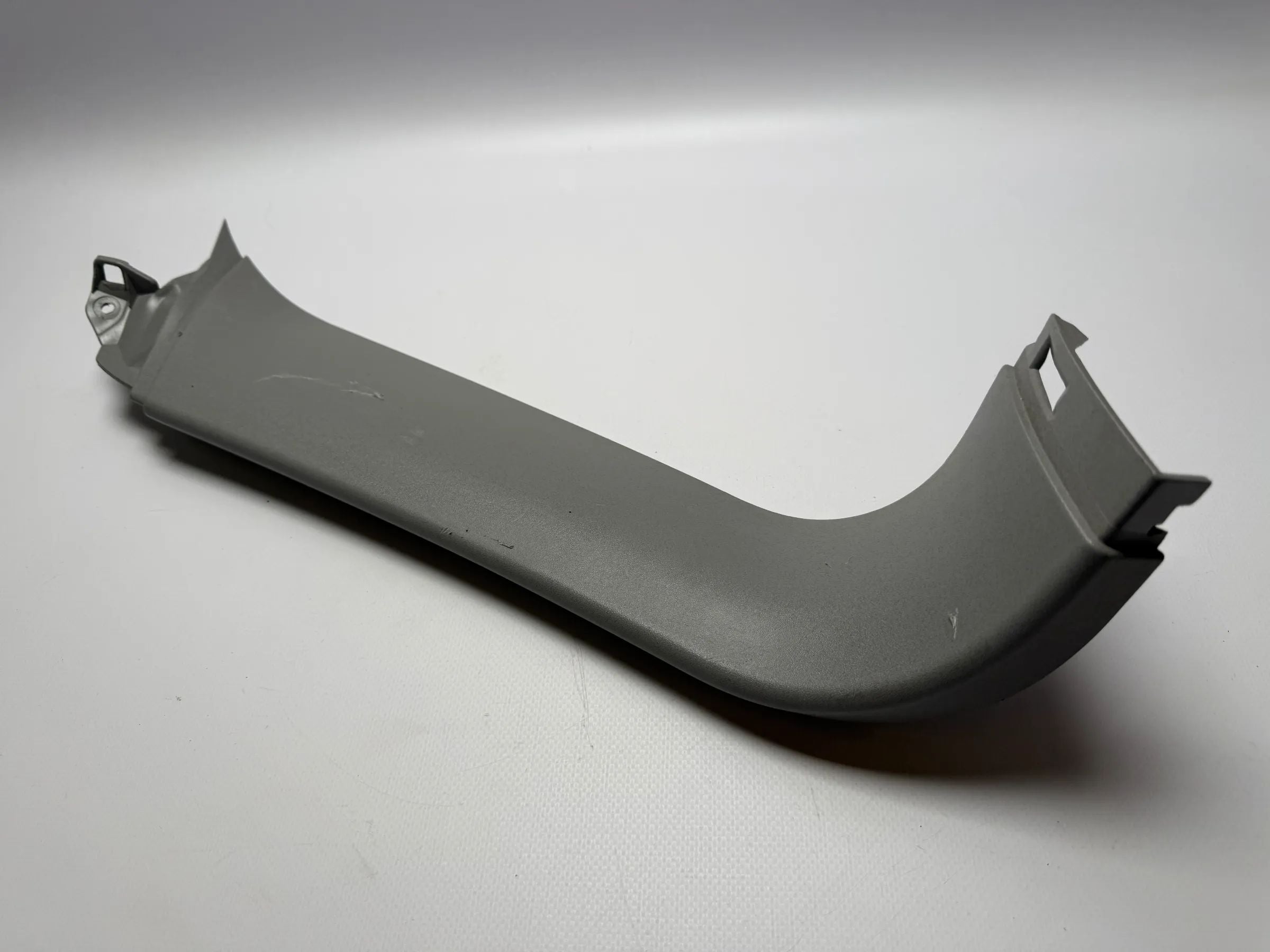 Оригинальная накладка крышки багажника Опель Зафира Б серая 13131332 Auto-veritas