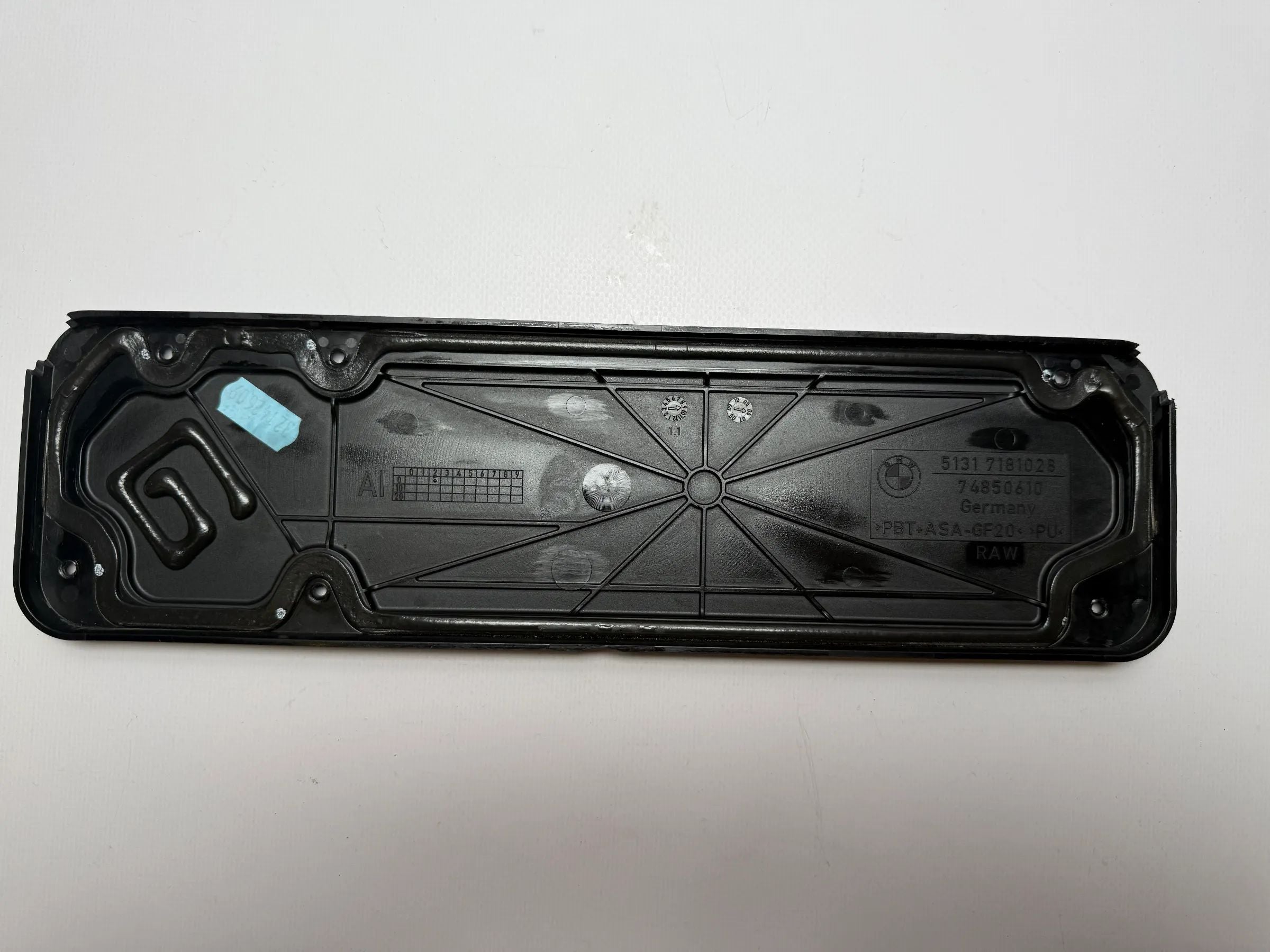 Оригинальная накладка крышки багажника BMW E91 Diversity заднее стекло 7181028