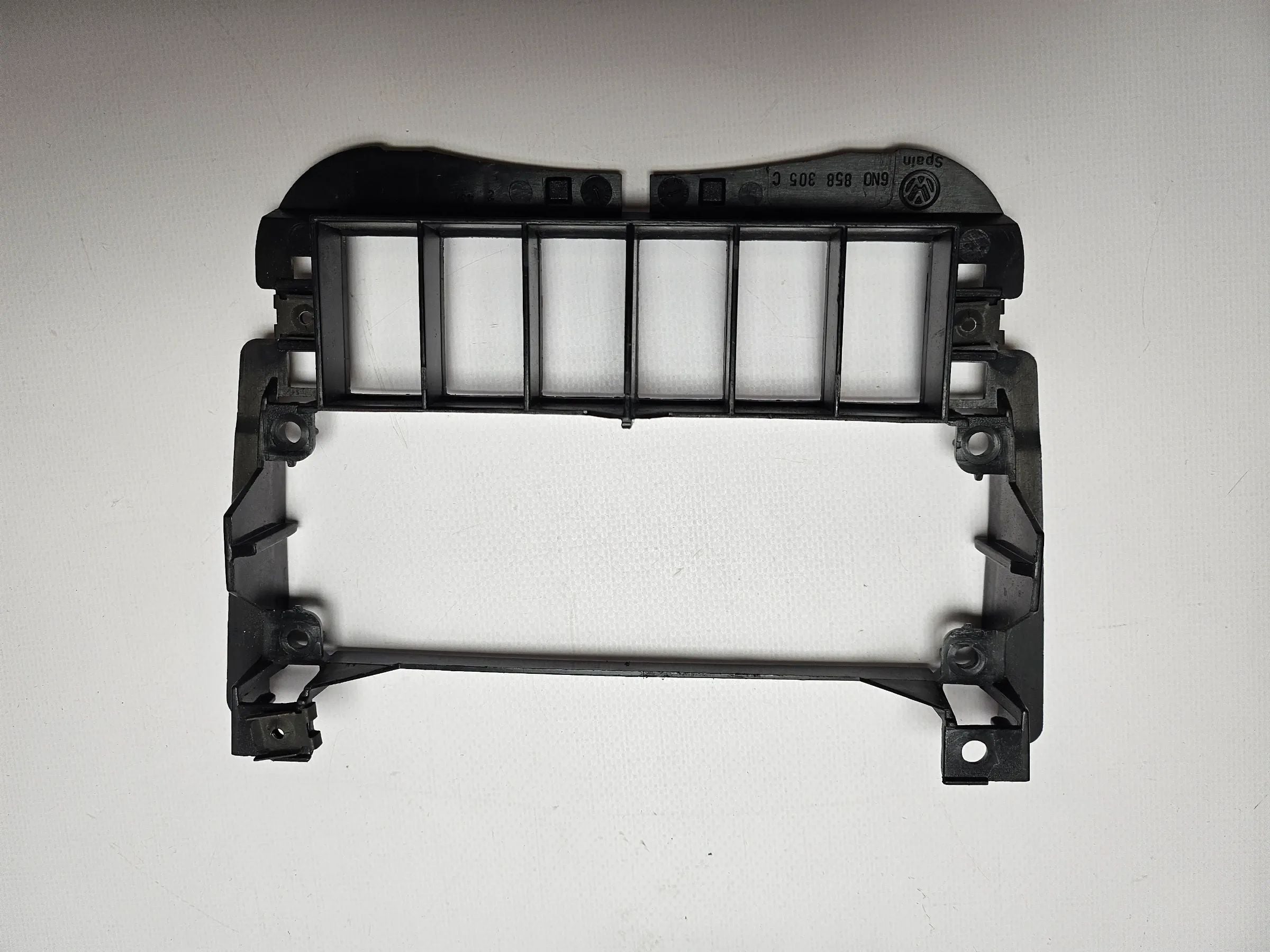 Оригинальная рамка установки отопителя Volkswagen Polo и Seat 6N2 6N0858305C