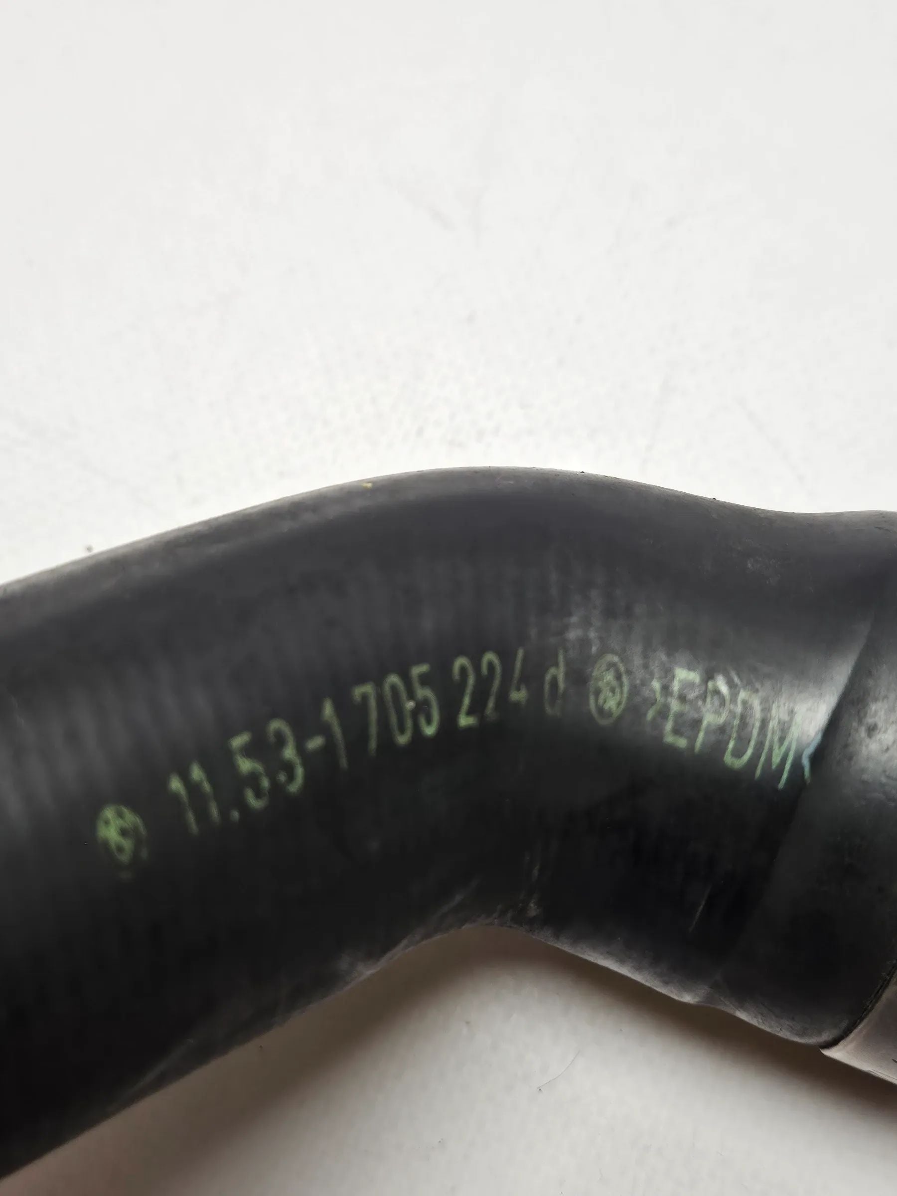 อะไหล่แท้ท่อยางน้ำหล่อเย็น BMW 5er E39 525i 11.53-1705224d