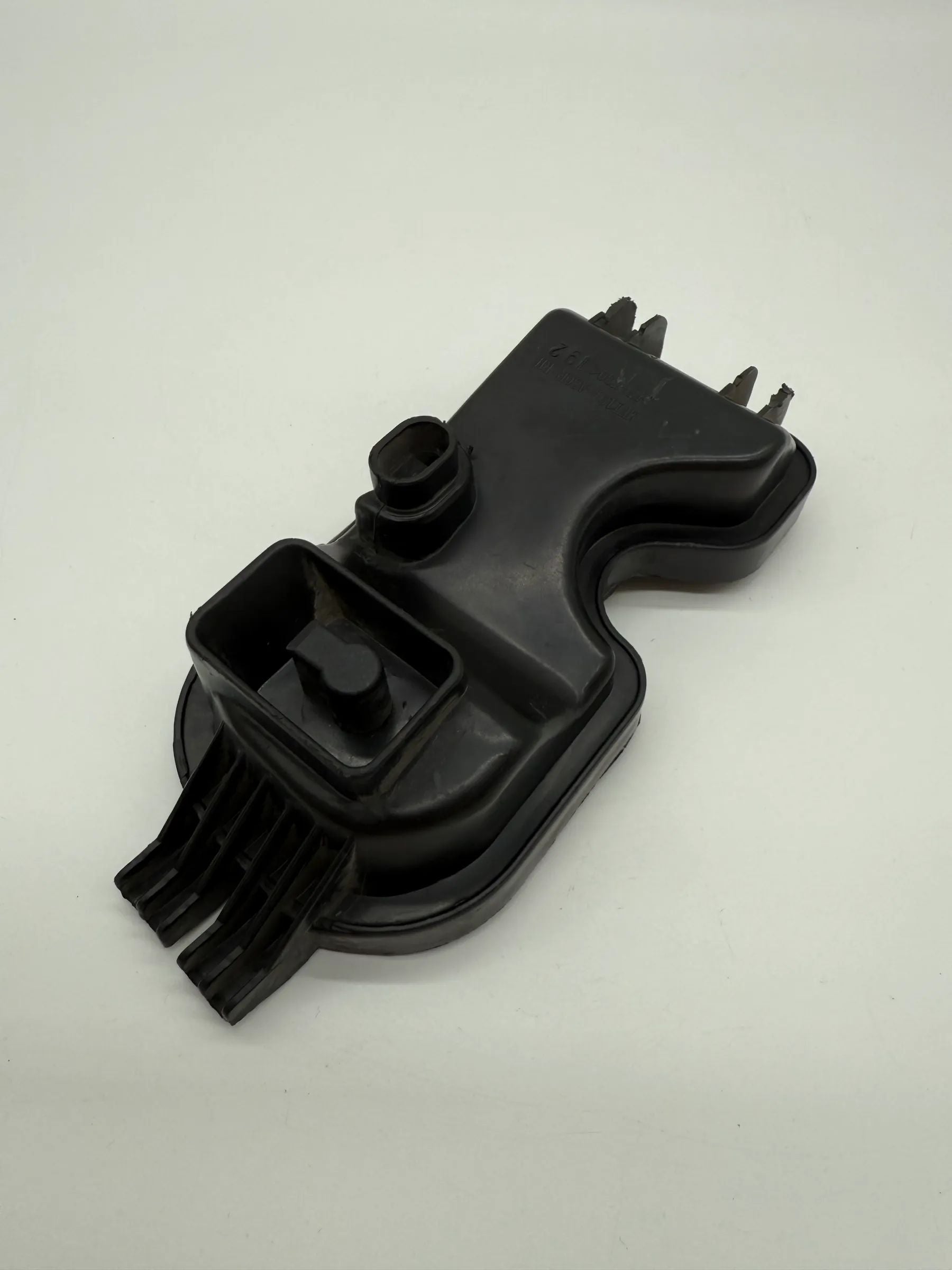 MFT191A80L  Headlight bulb dust cover cap for Fiat Punto UK2057009-62