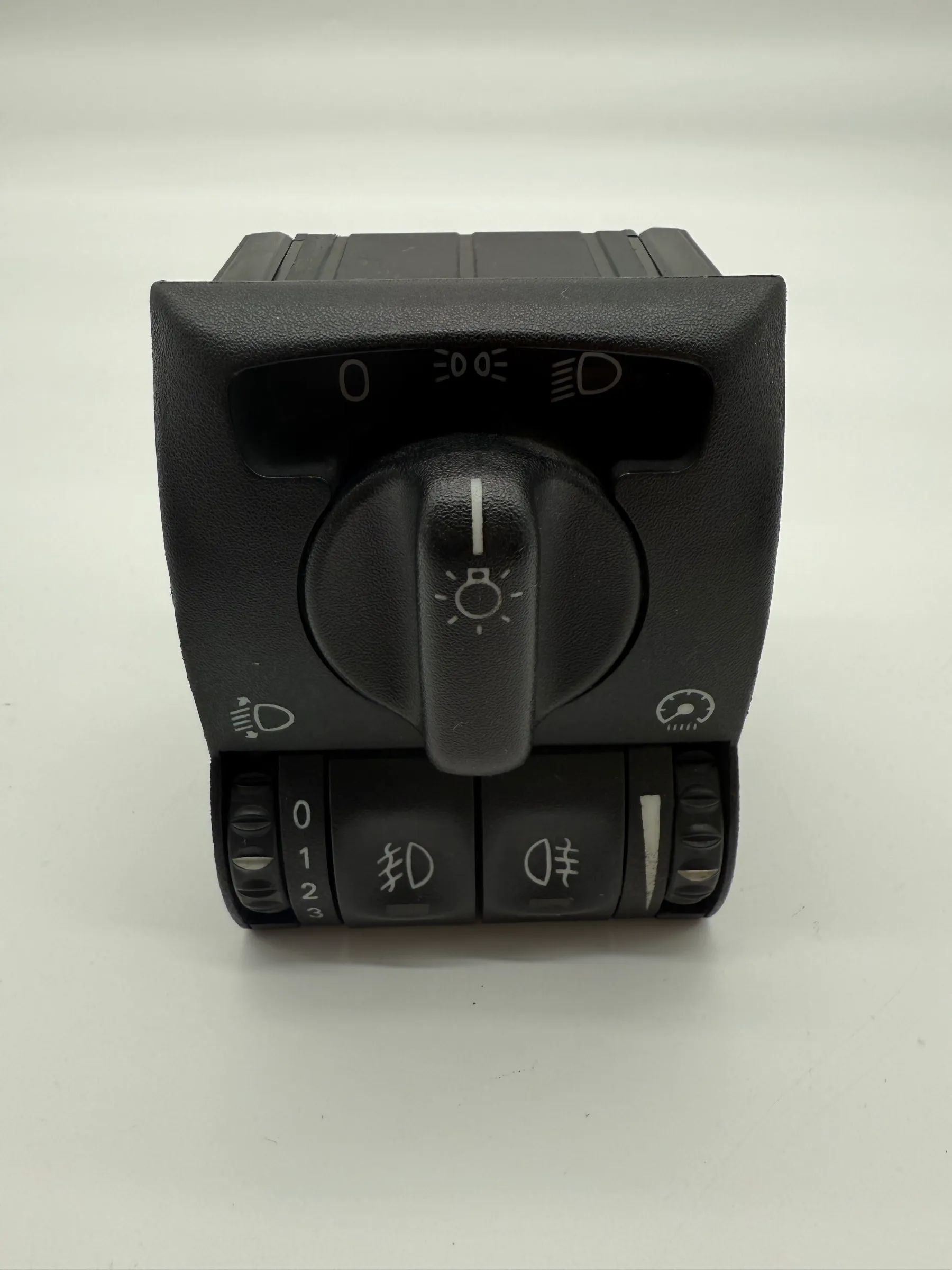 Interrupteur d'éclairage 90460591 Opel Omega Caravan 2.0 16V Année 1994 B 1688546