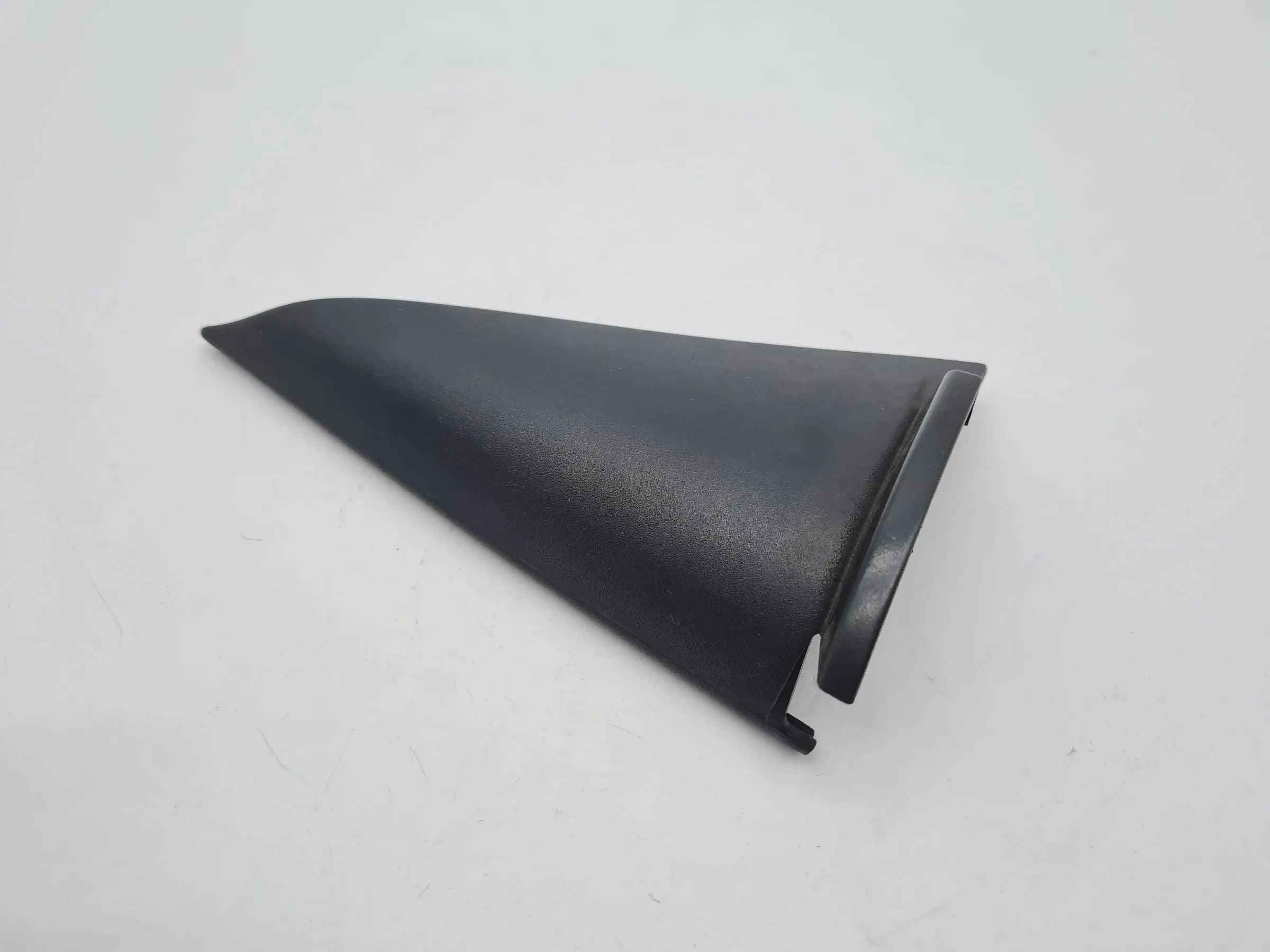 Original Audi A4 (8E/B6/B7) Blende Verkleidung Dreieck Rechts Hinten 8E0857570