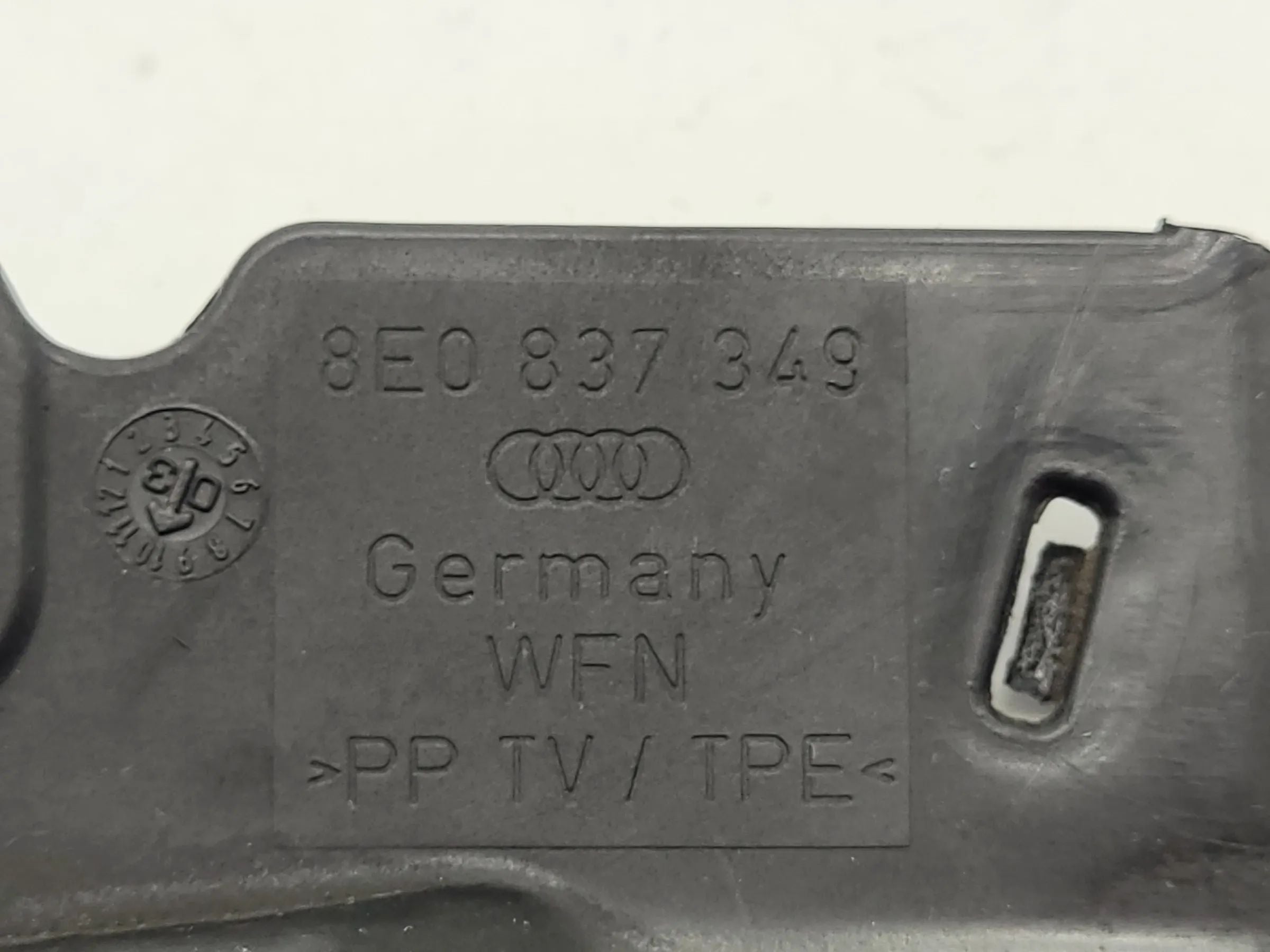 Original Audi A4 (8E/B6/B7) Verkleidung Türschloss Links Vorne 8E0837349