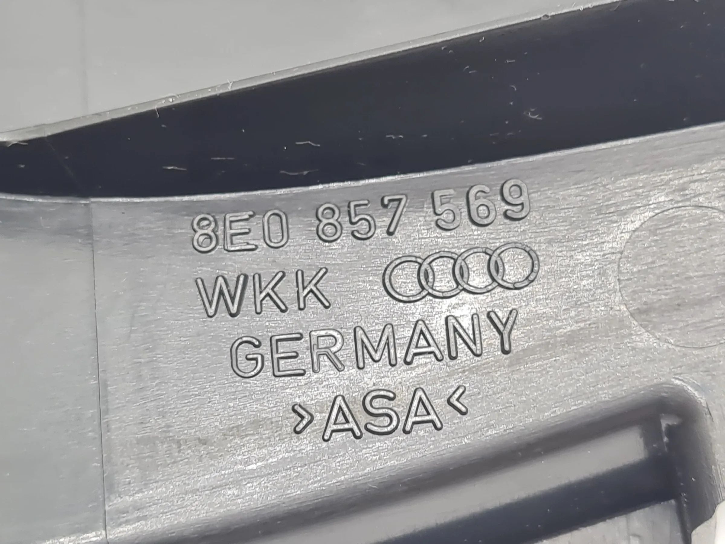 Original Audi A4 (8E/B6/B7) Blende Verkleidung Dreieck Links Hinten 8E0857569