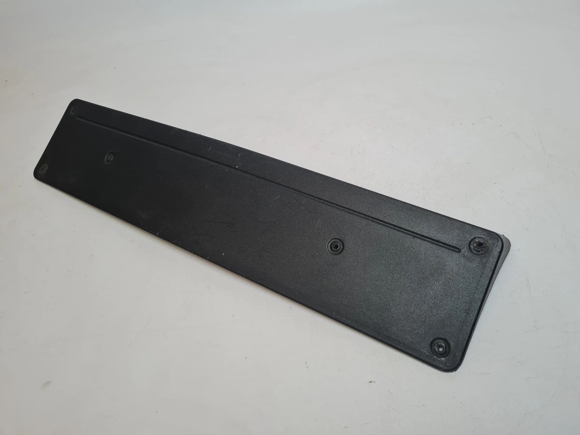 Original Mercedes-Benz C-Klasse (W203) Kennzeichenhalter A2038850781