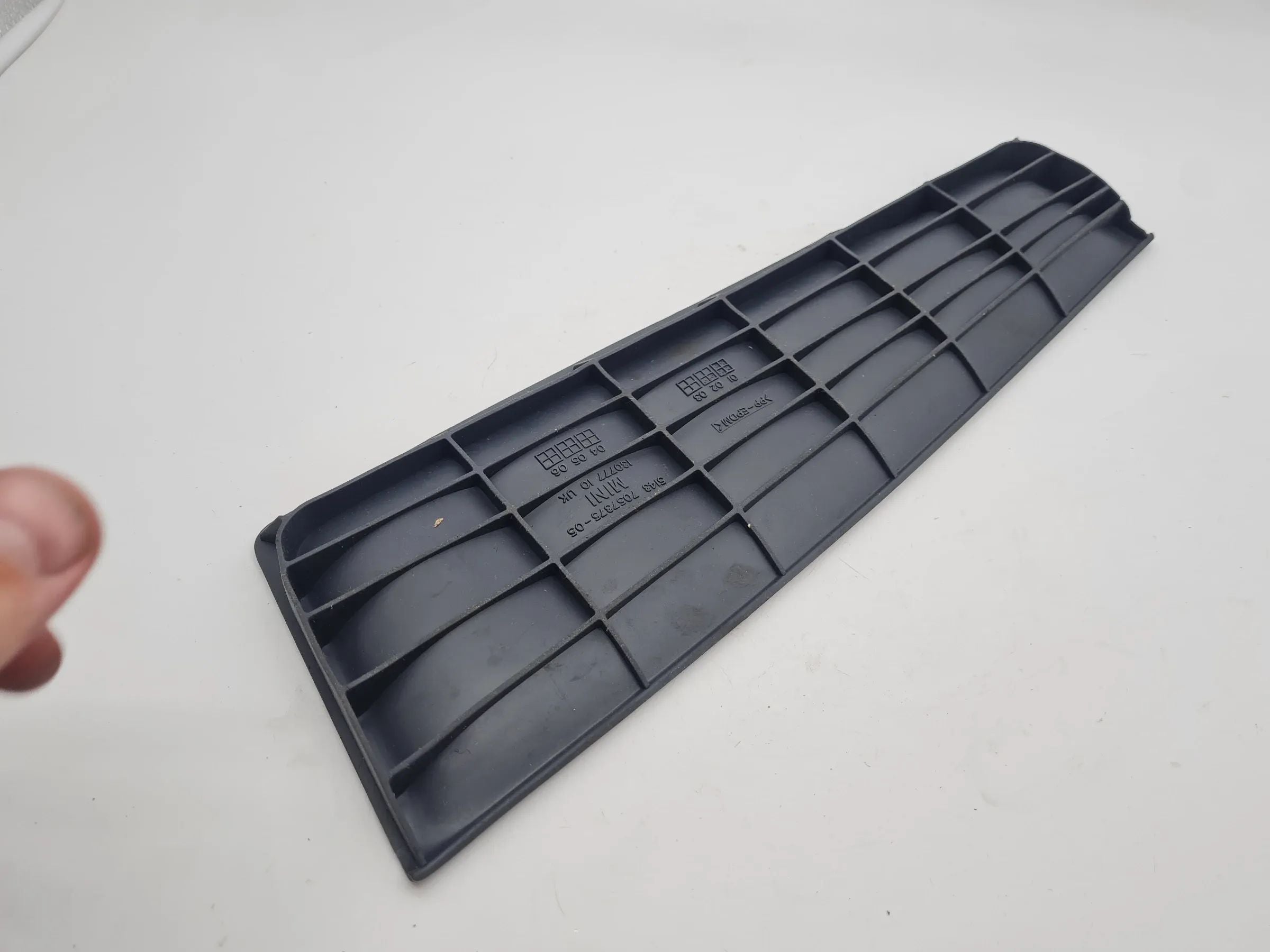 Original Mini One (R50/R53) Matte Ablagefach Gummi Einlage Links 51.43-7057375