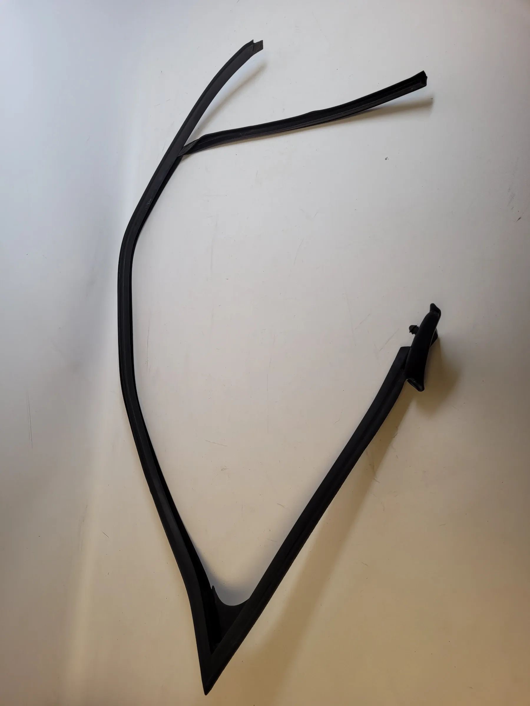 Original Audi A4 (8E/B6/B7) Tür Fenster Dichtung Rechts Vorne 8E0837440