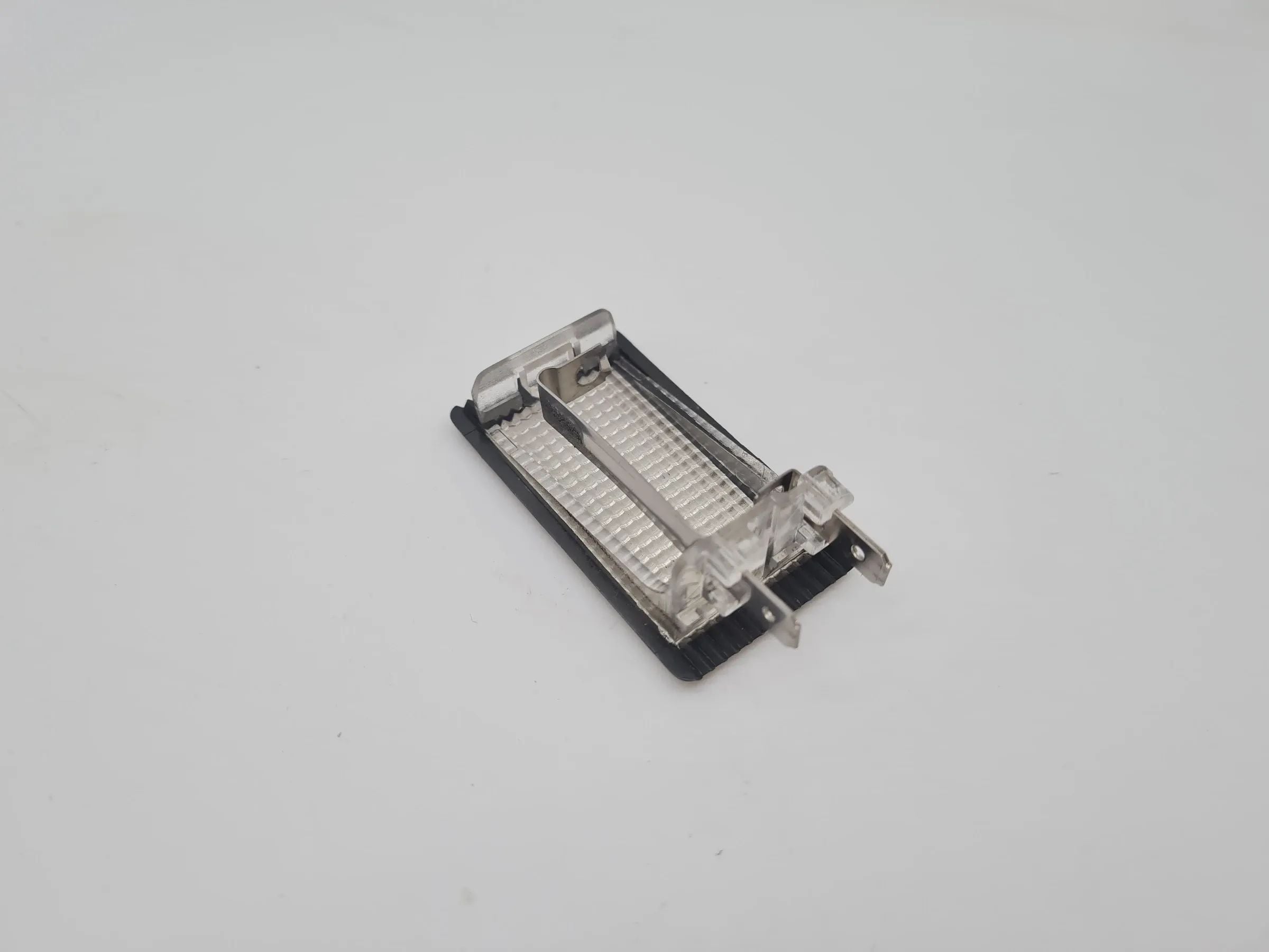 Original Audi A6 (4B2/4B4) Kofferraum Leuchte Blende Grauer Rahmen