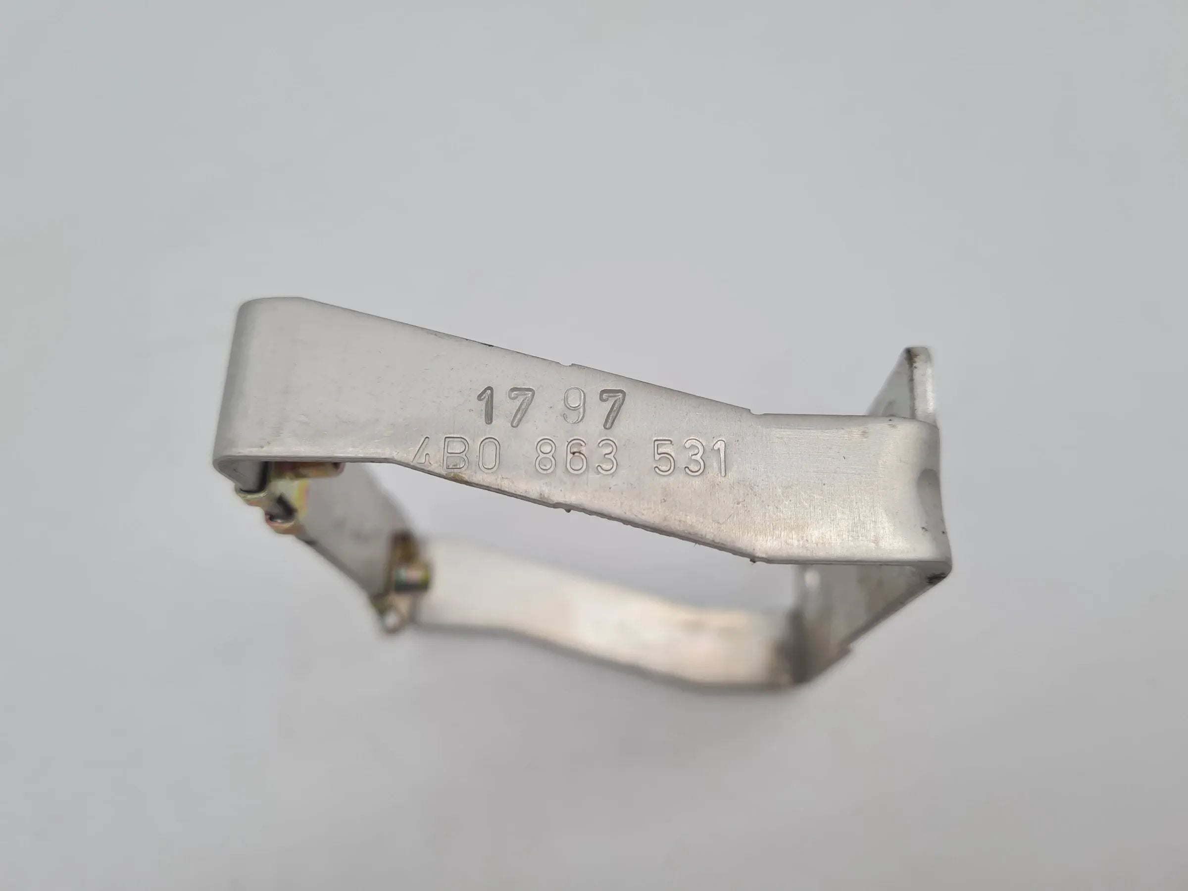 Original Audi A6 (4B2/4B4) Halter Befestigung 4B0863531