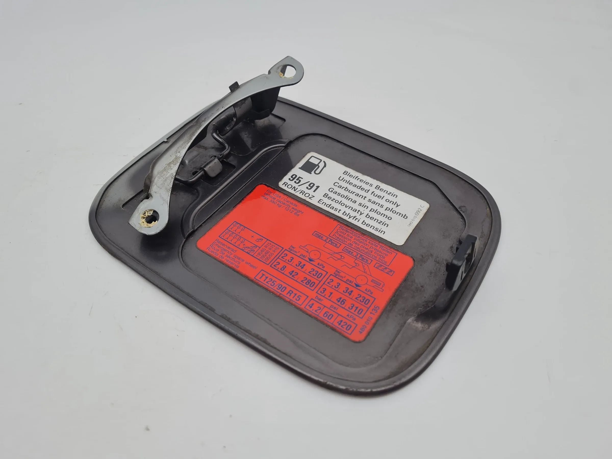 Original Audi A6 (4B2/4B4) Tankdeckel Tankklappe LZ1T Cashmeregrau 4B0809905